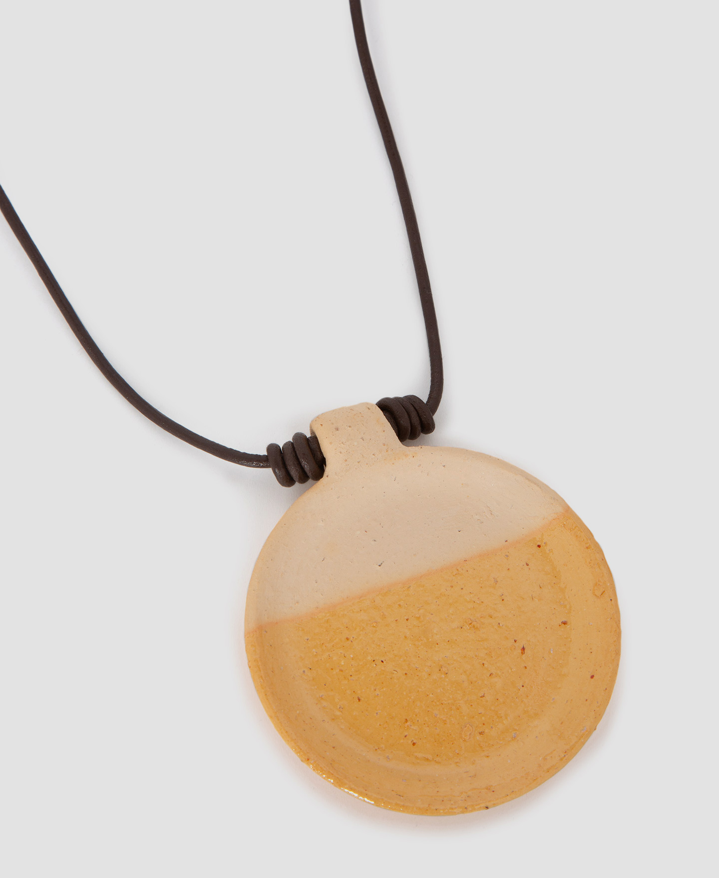 Niñodaguia round plate pendant image number 1