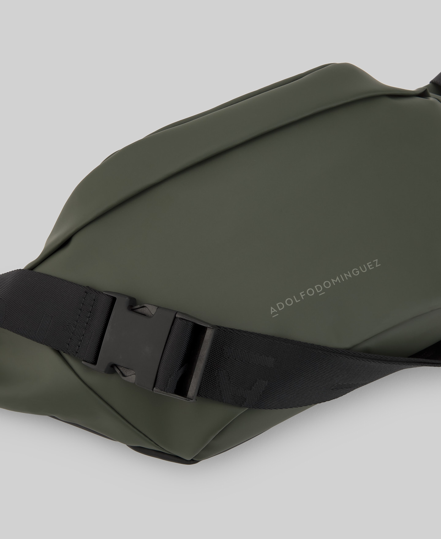 Recycled polyester fanny pack man image number 3