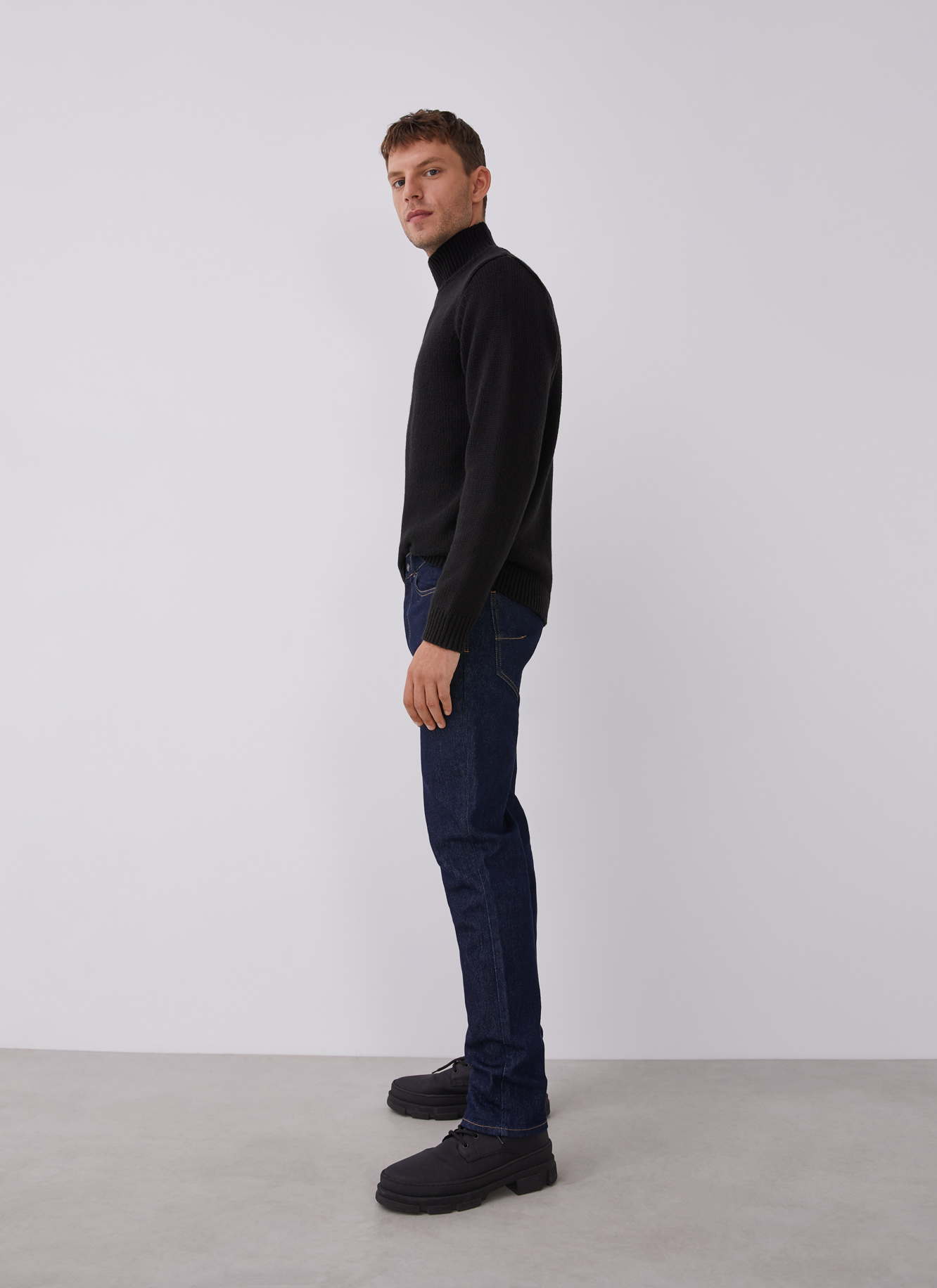 Slim fit jeans with five pockets image number 4