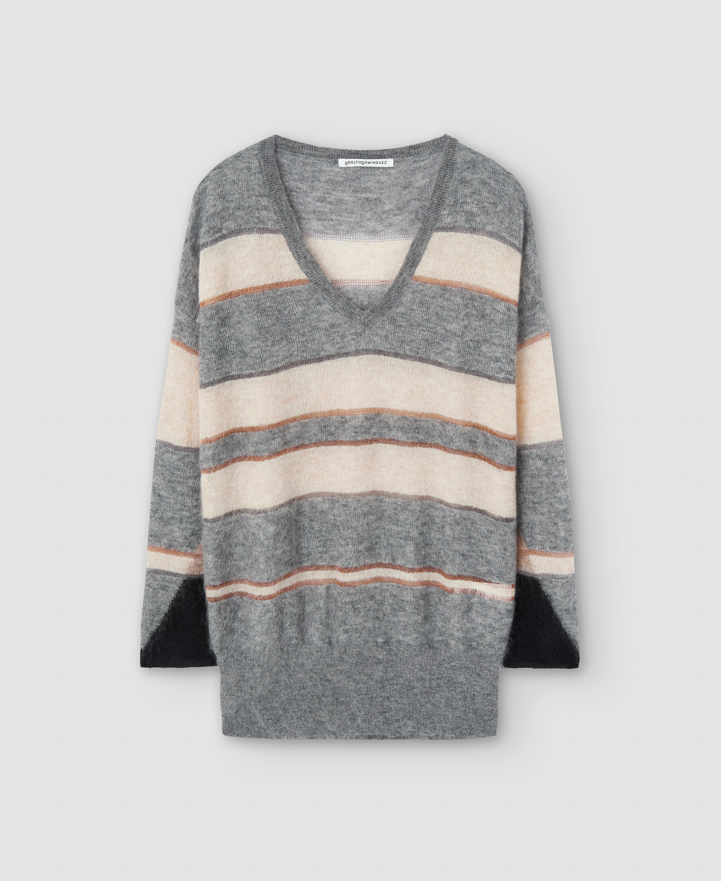 V-neck mohair knitted sweater image number 6