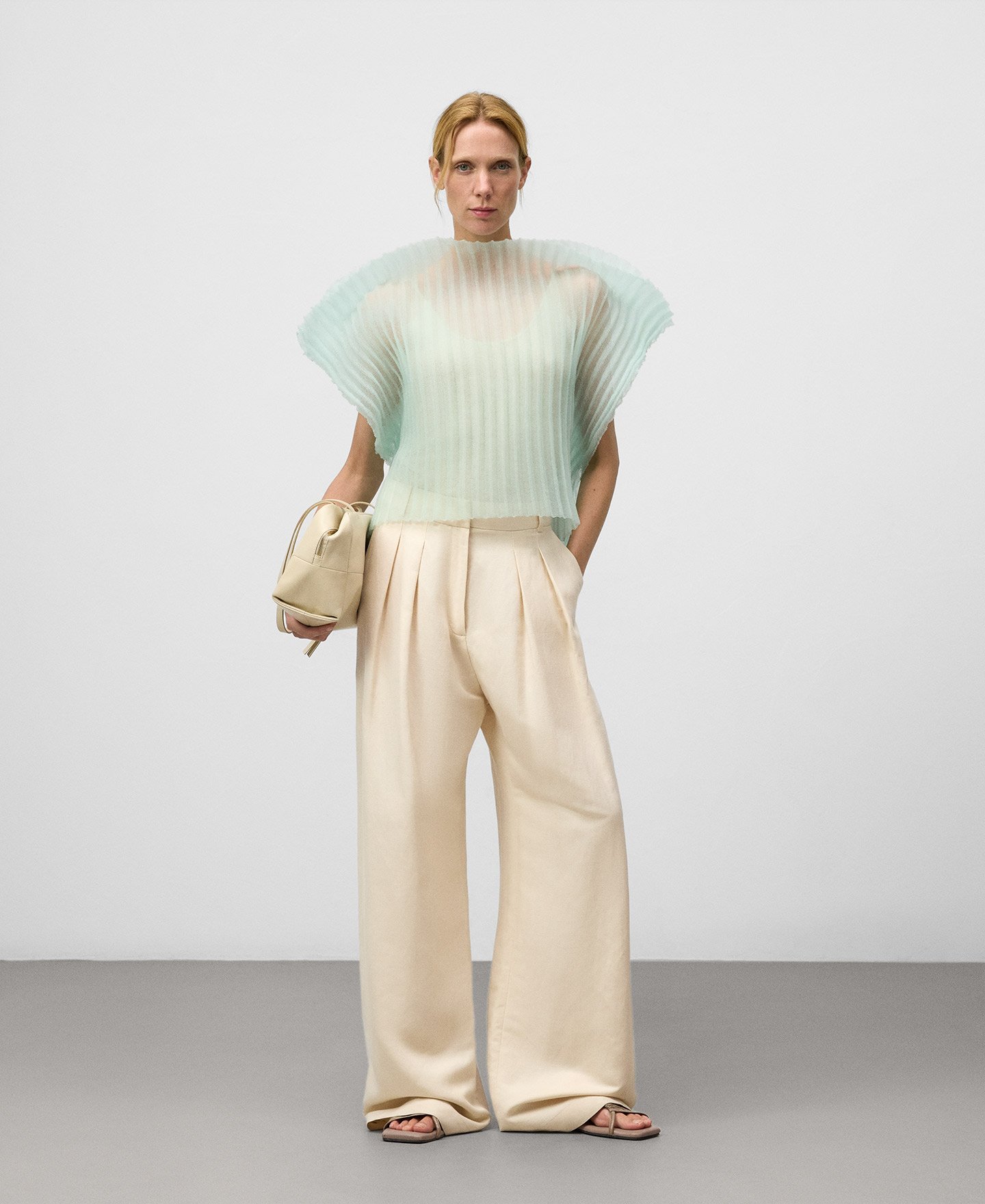 Top plissado transparente image number 1