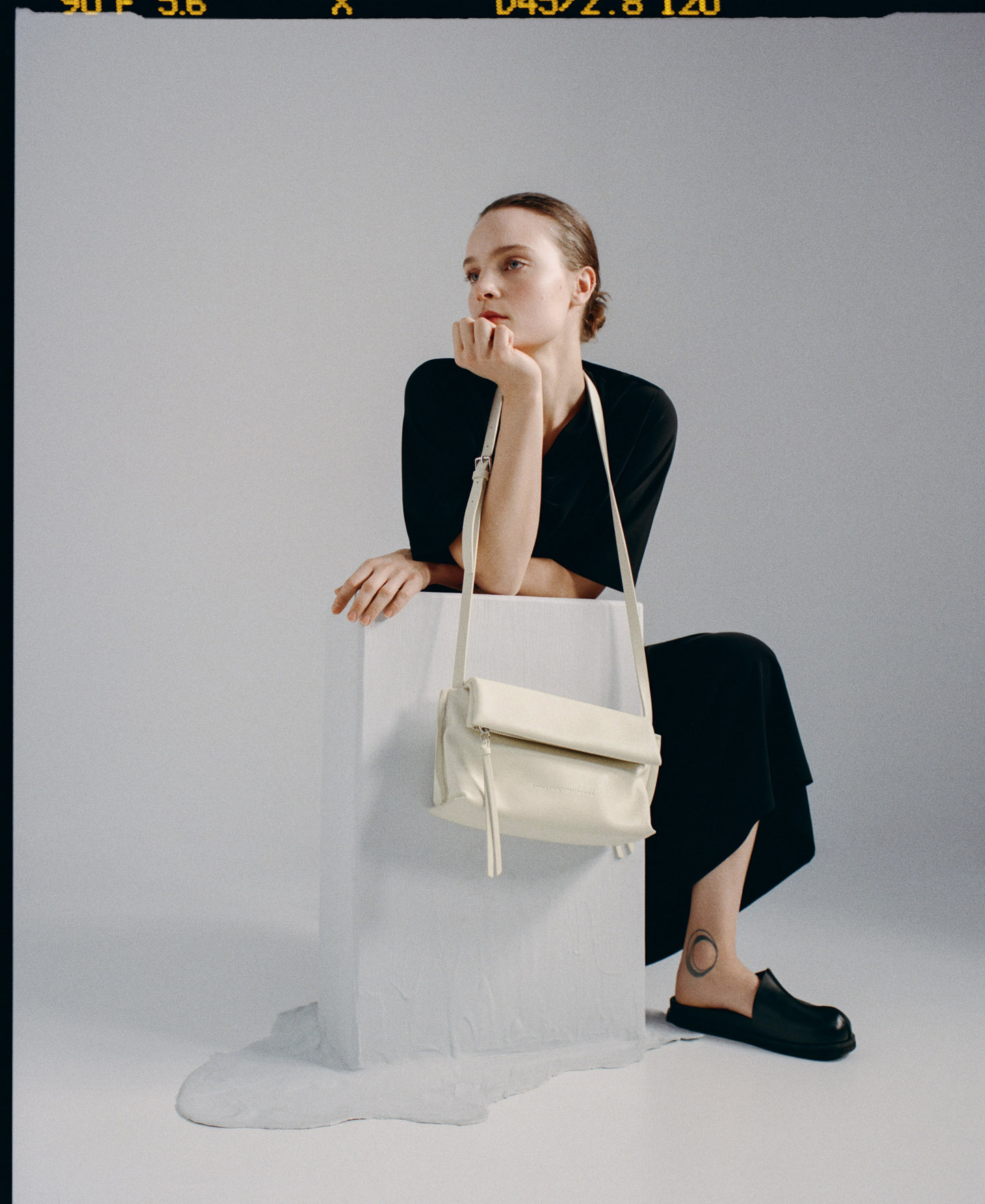 Recycled polyurethane small shoulder bag image number 5