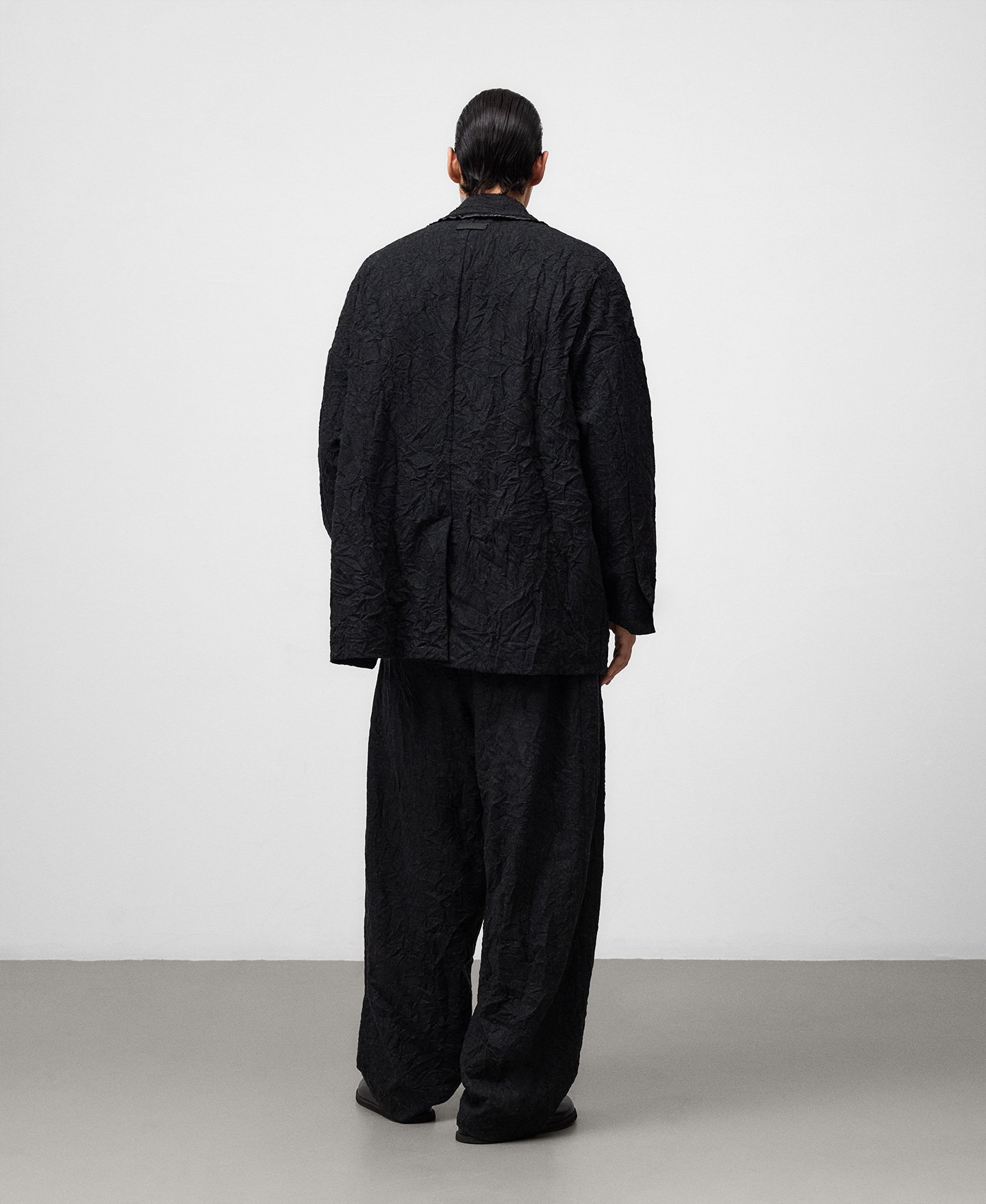 Pantalón efecto arrugado hombre image number 2