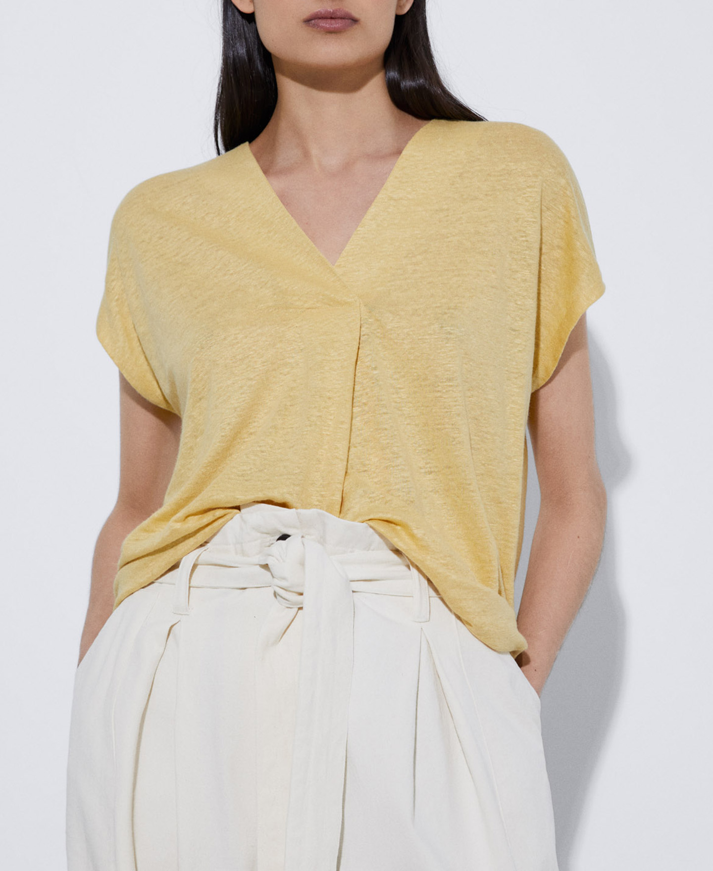 V-neck linen t-shirt image number 0