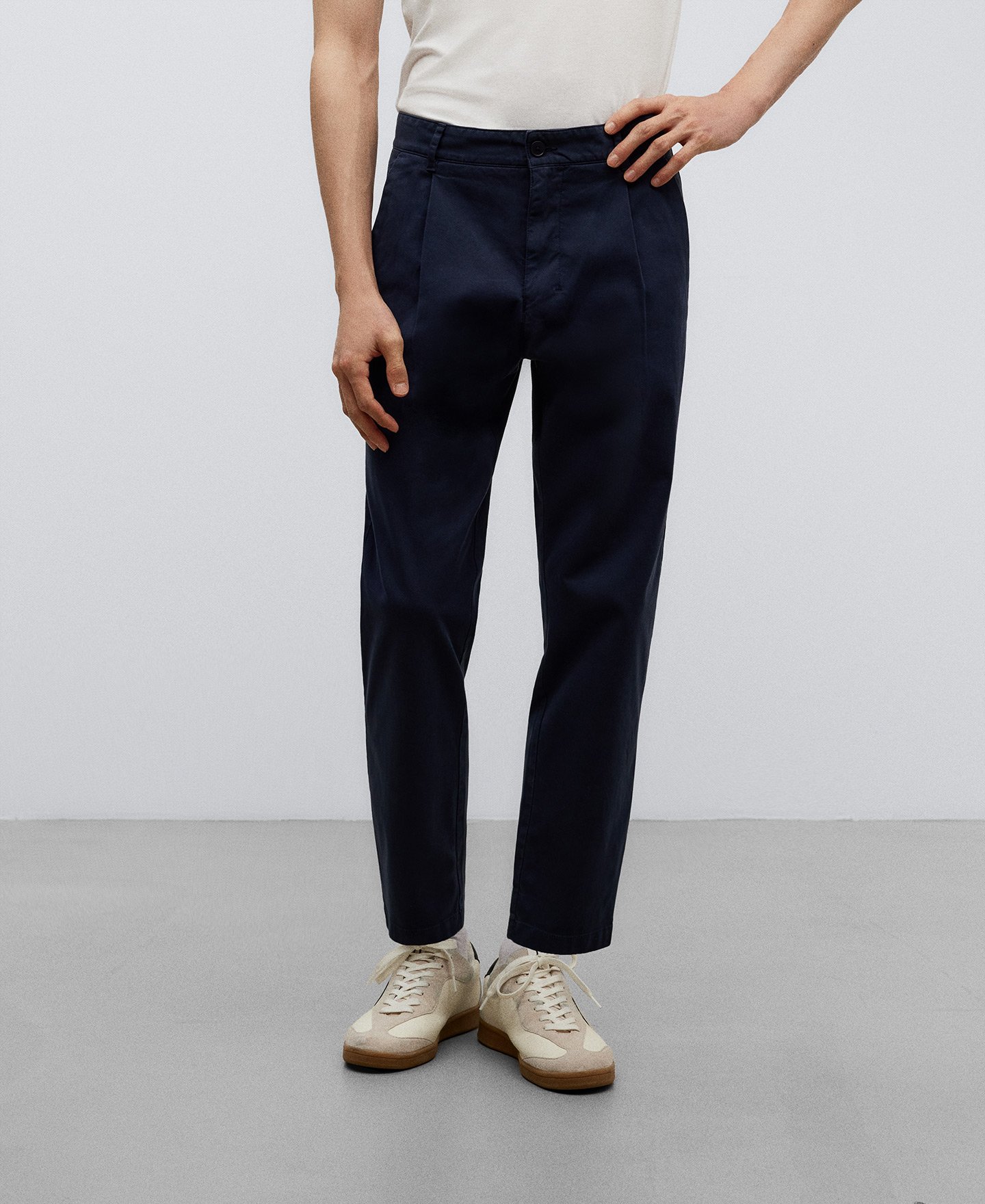 Pantalón chino azul marino hombre image number 0