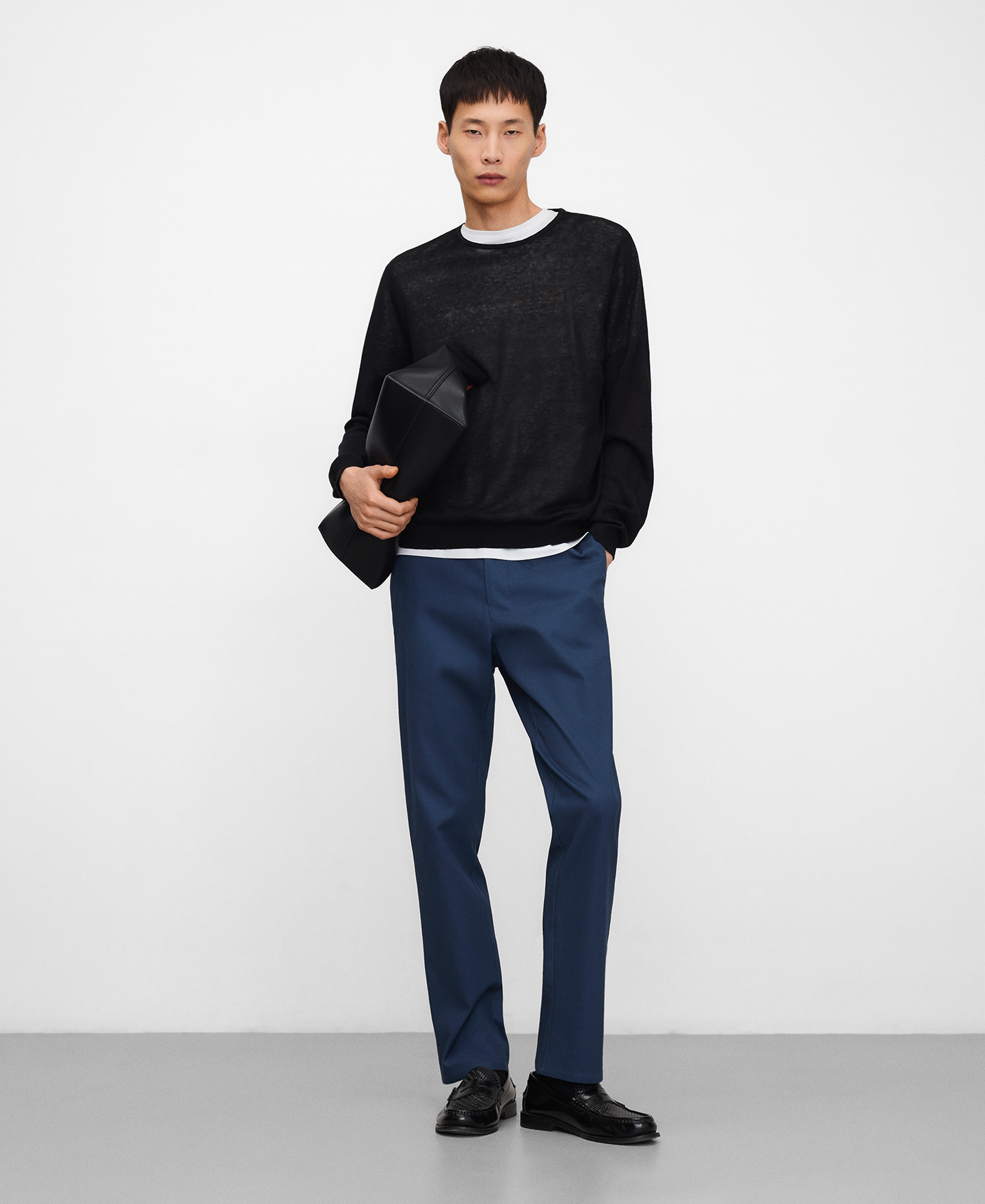 Pantalon chino coupe classique microtextur&eacute; image number 1