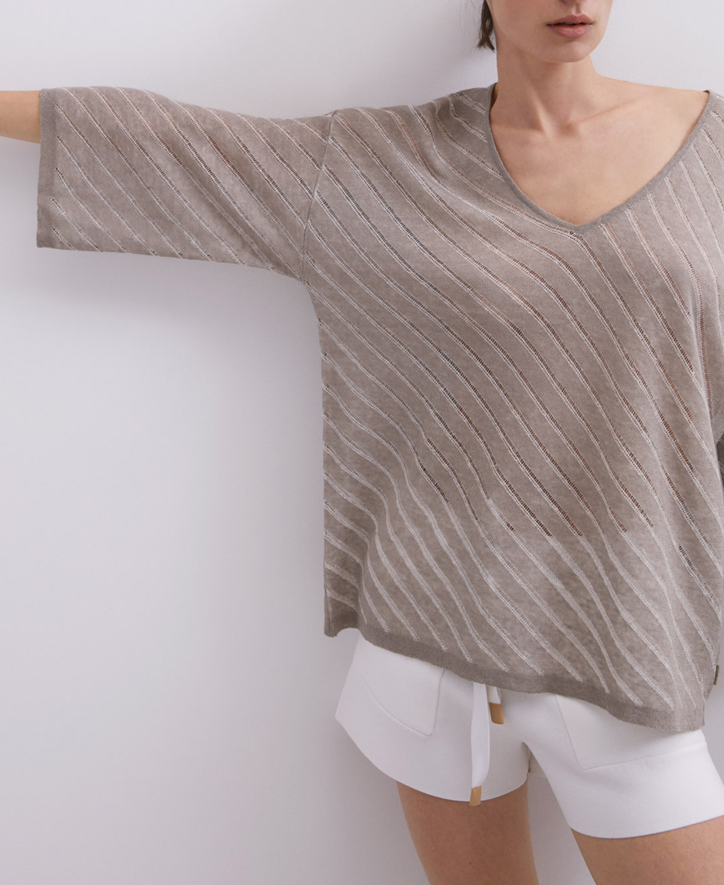 Jersey oversize semitransparente en lino image number 3