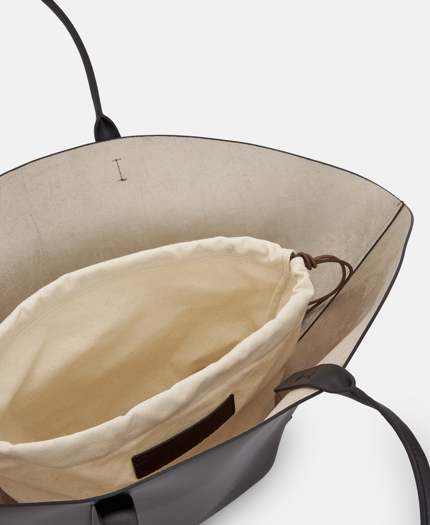 Maxi carrycot in rectified leather image number 2