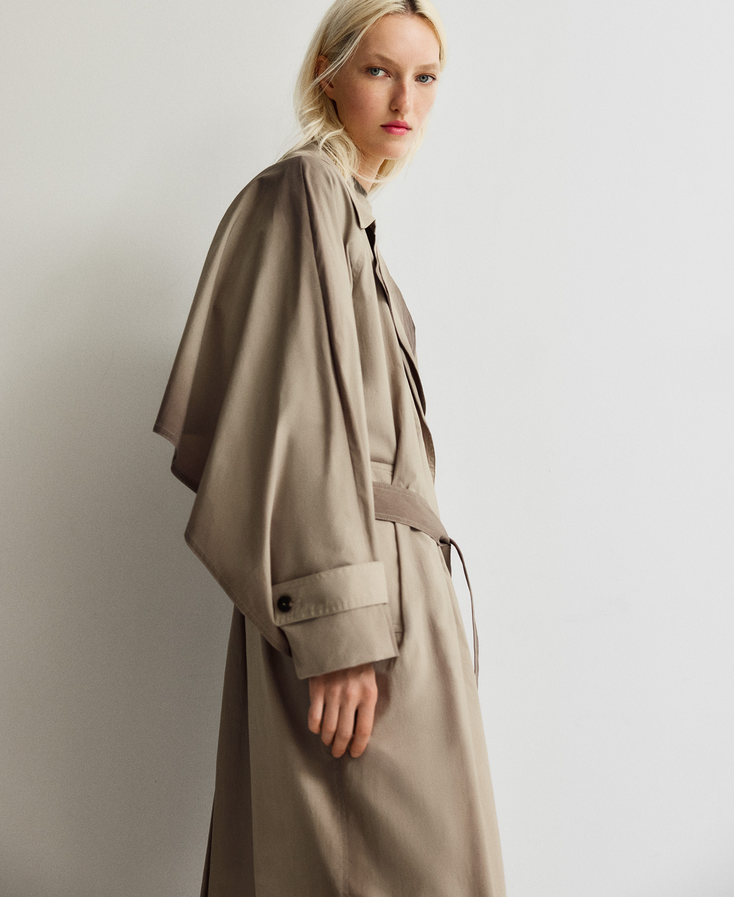 Aged-effect trench coat woman image number 5