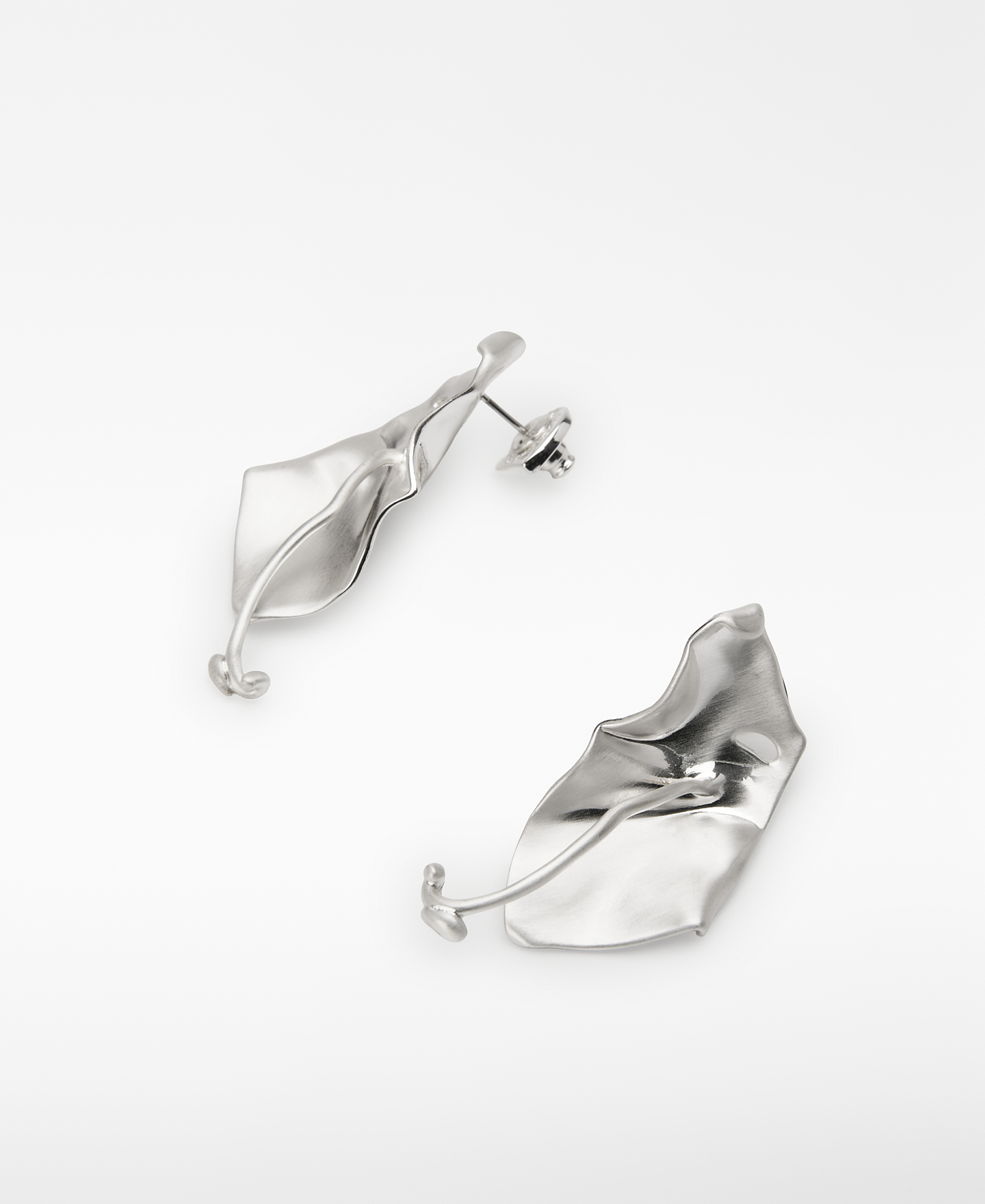 Boucles d&rsquo;oreilles m&eacute;talliques fleur image number 1