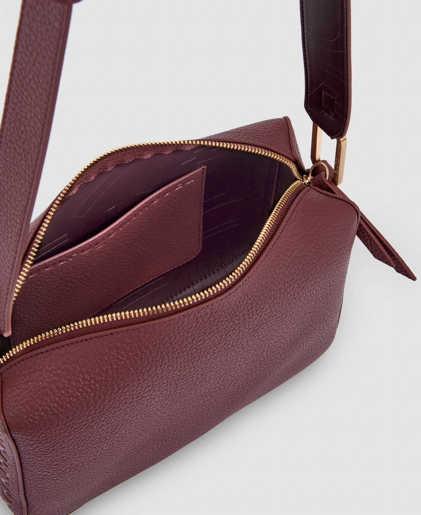 Recycled material shoulder bag image number 2