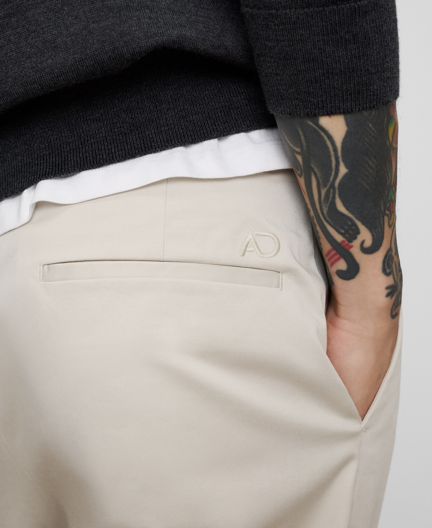 Pantal&oacute;n chino slim fit en algod&oacute;n image number 3