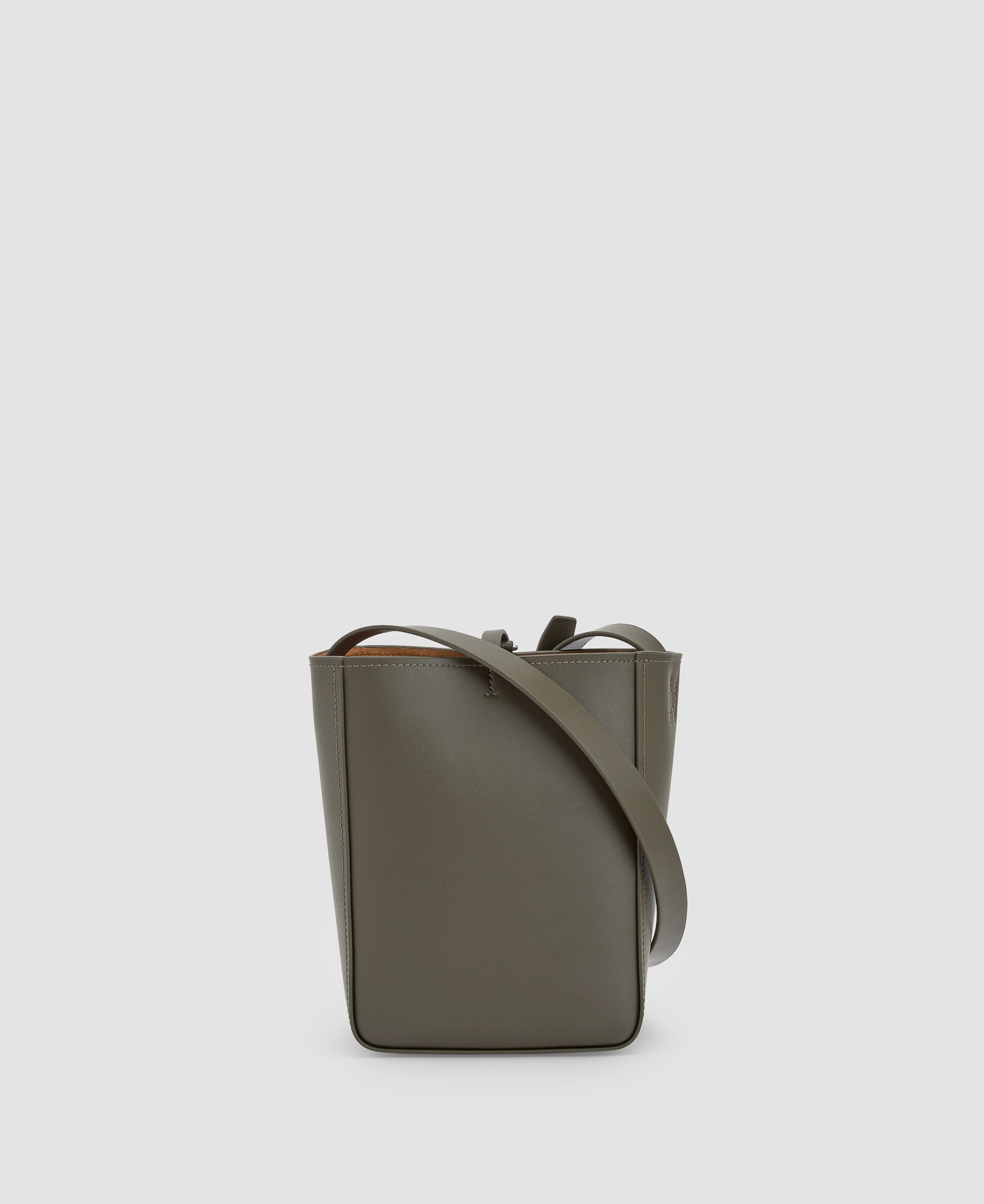 Minibolso cubo en piel responsable image number 1