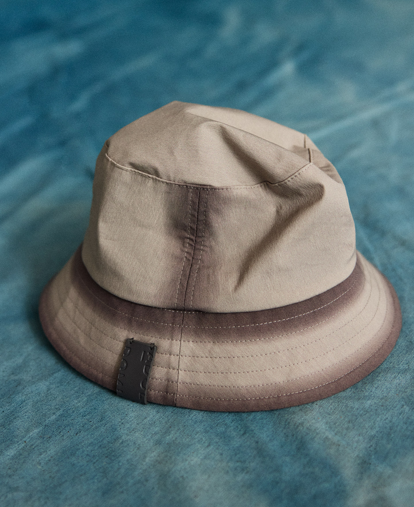 Aged-effect bucket hat woman image number 3