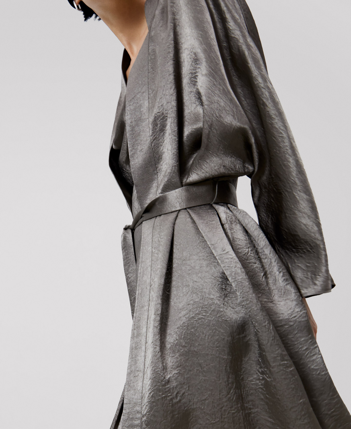 Fluid jacket with side slits image number 5