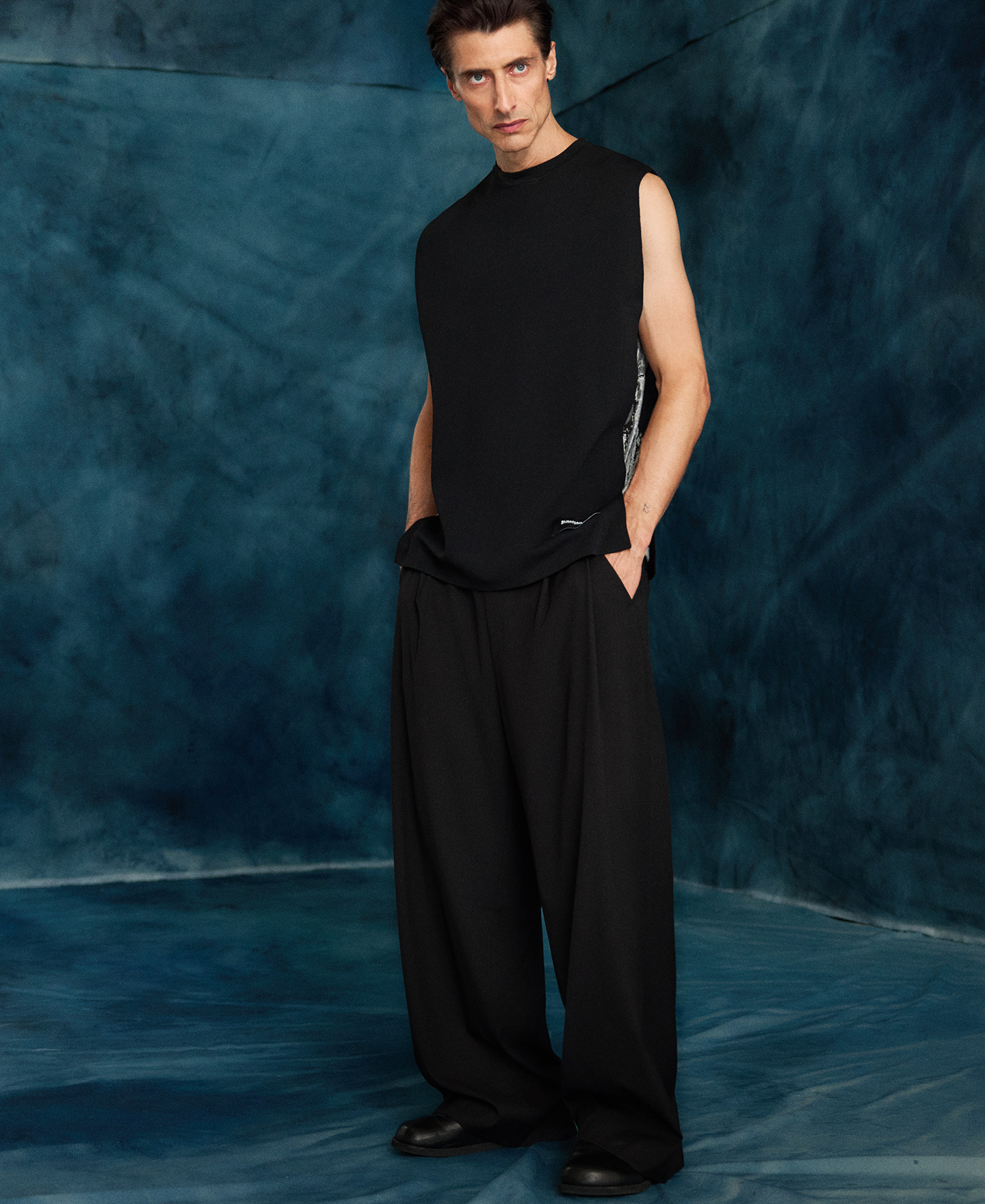 Chaleco punto piezas laterales hombre image number 1