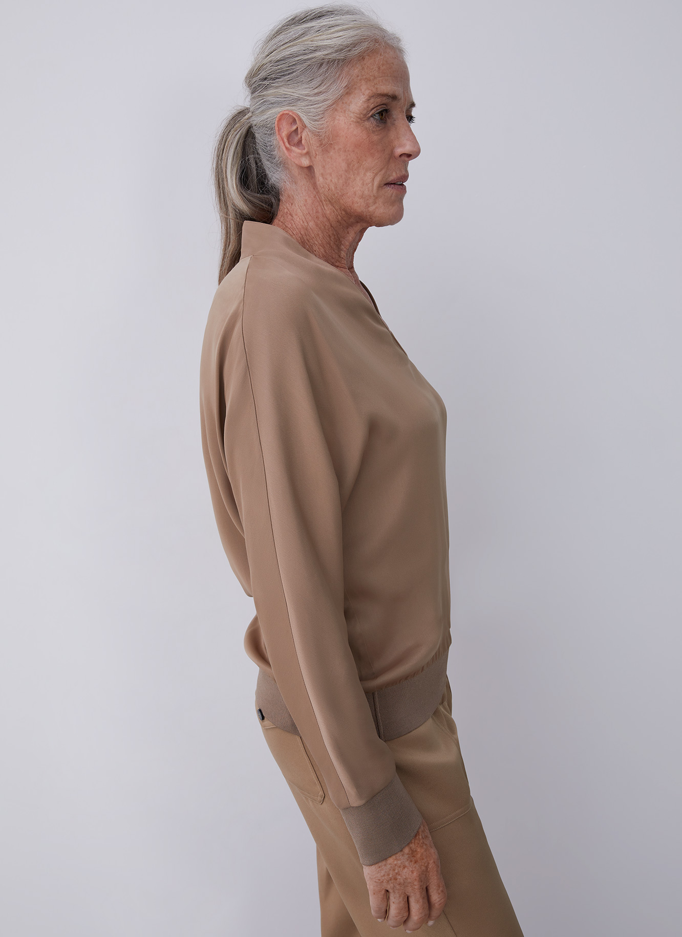 Viscose blouse with elastic hem image number 3