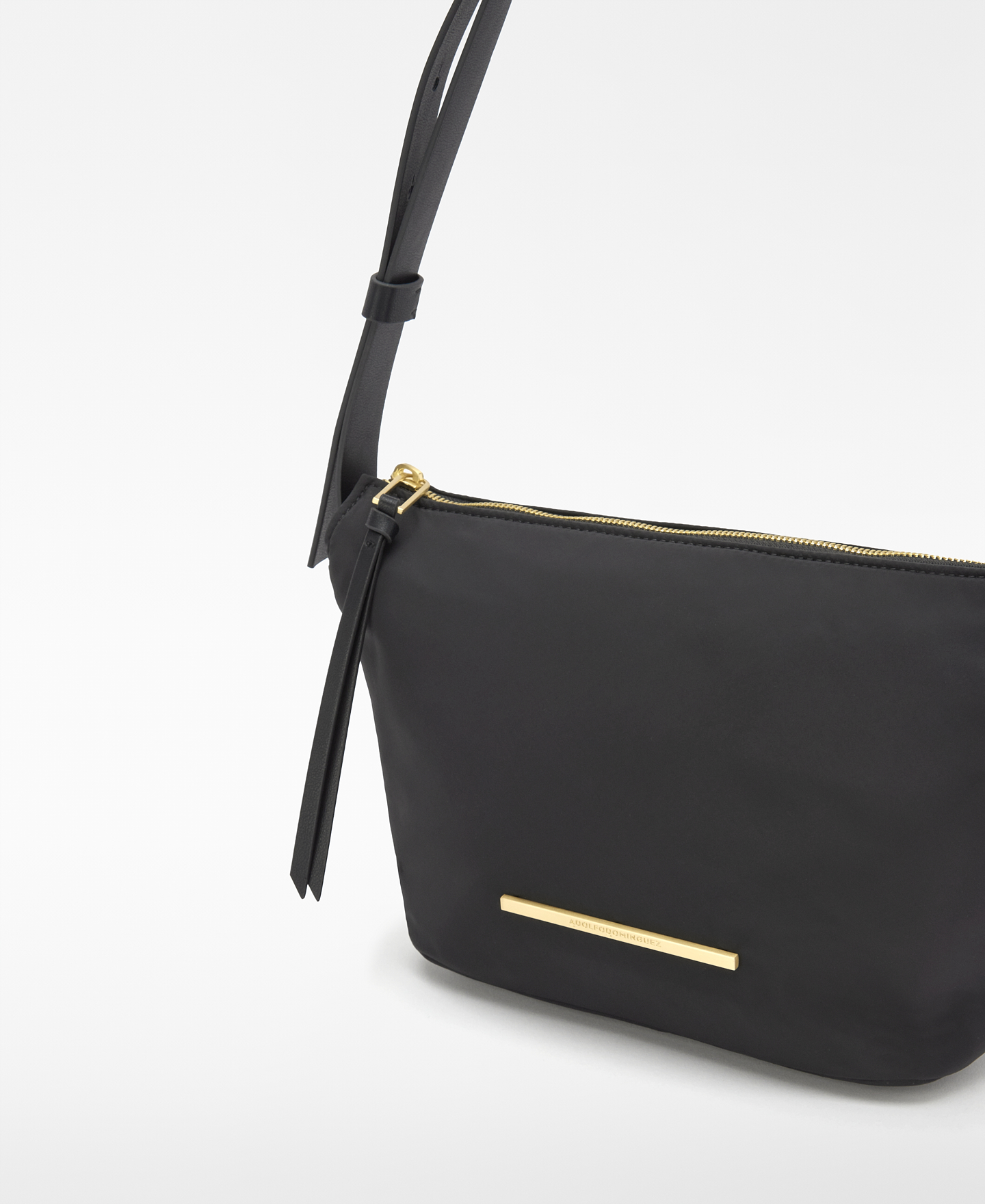 Ori&oacute;n nylon small crossbody image number 3