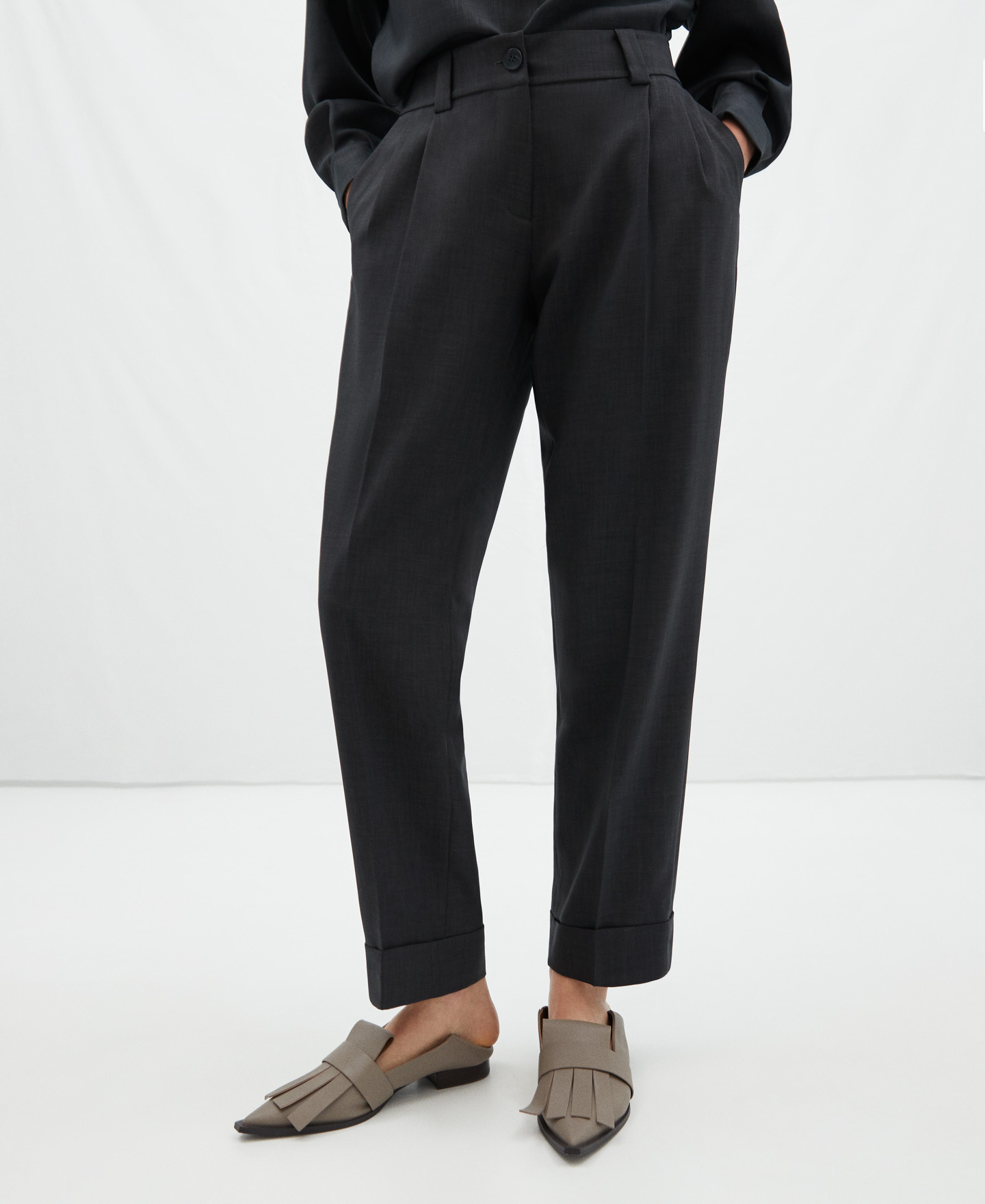 Banana fit pleated trousers image number 0
