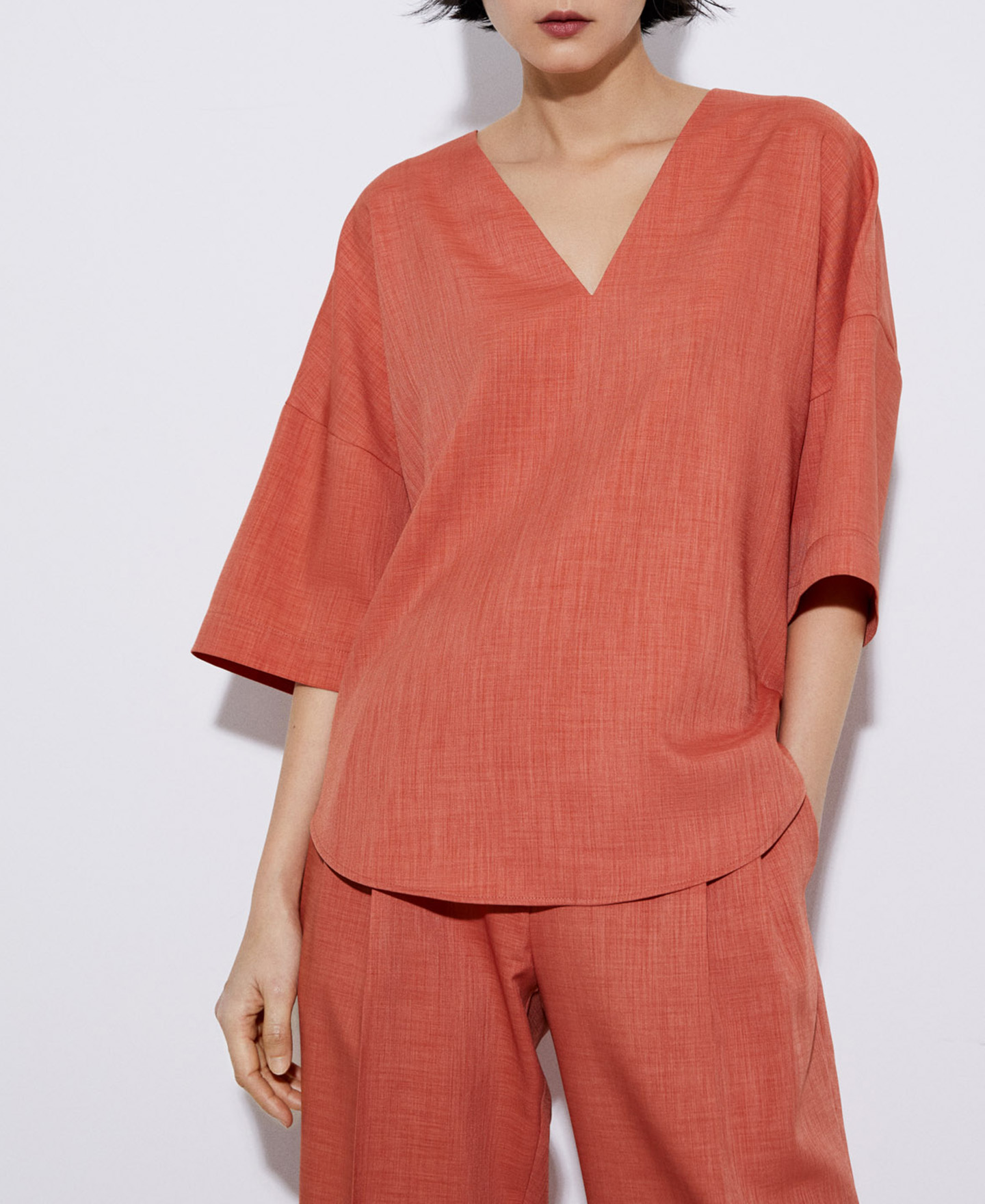 Recycled polyester V-neckline blouse image number 0