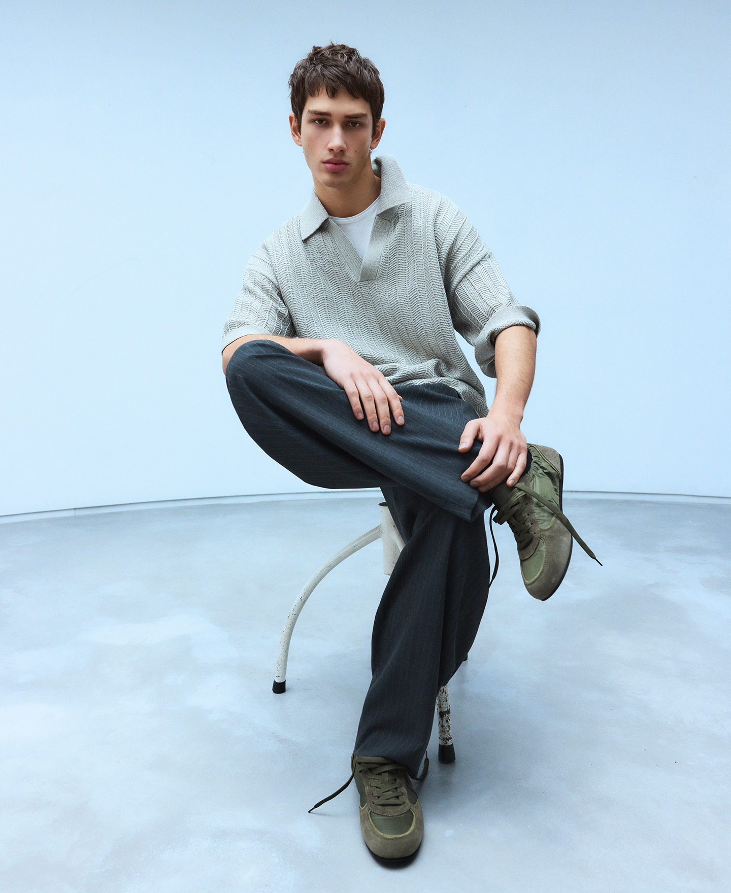 Sapatilha maxi com logo e sola fina image number 4