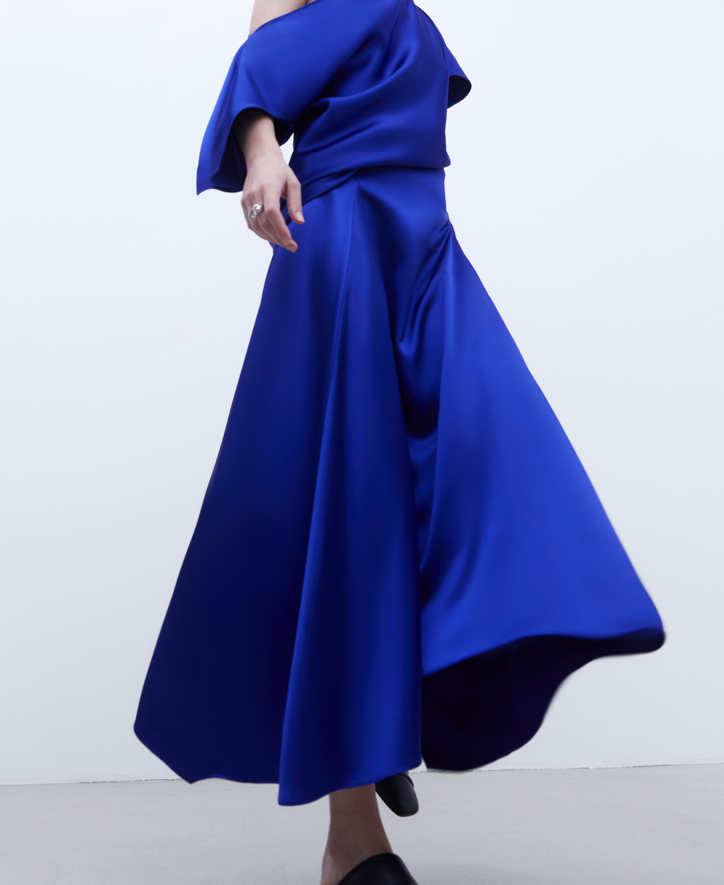 Midi skirt with godet image number 3