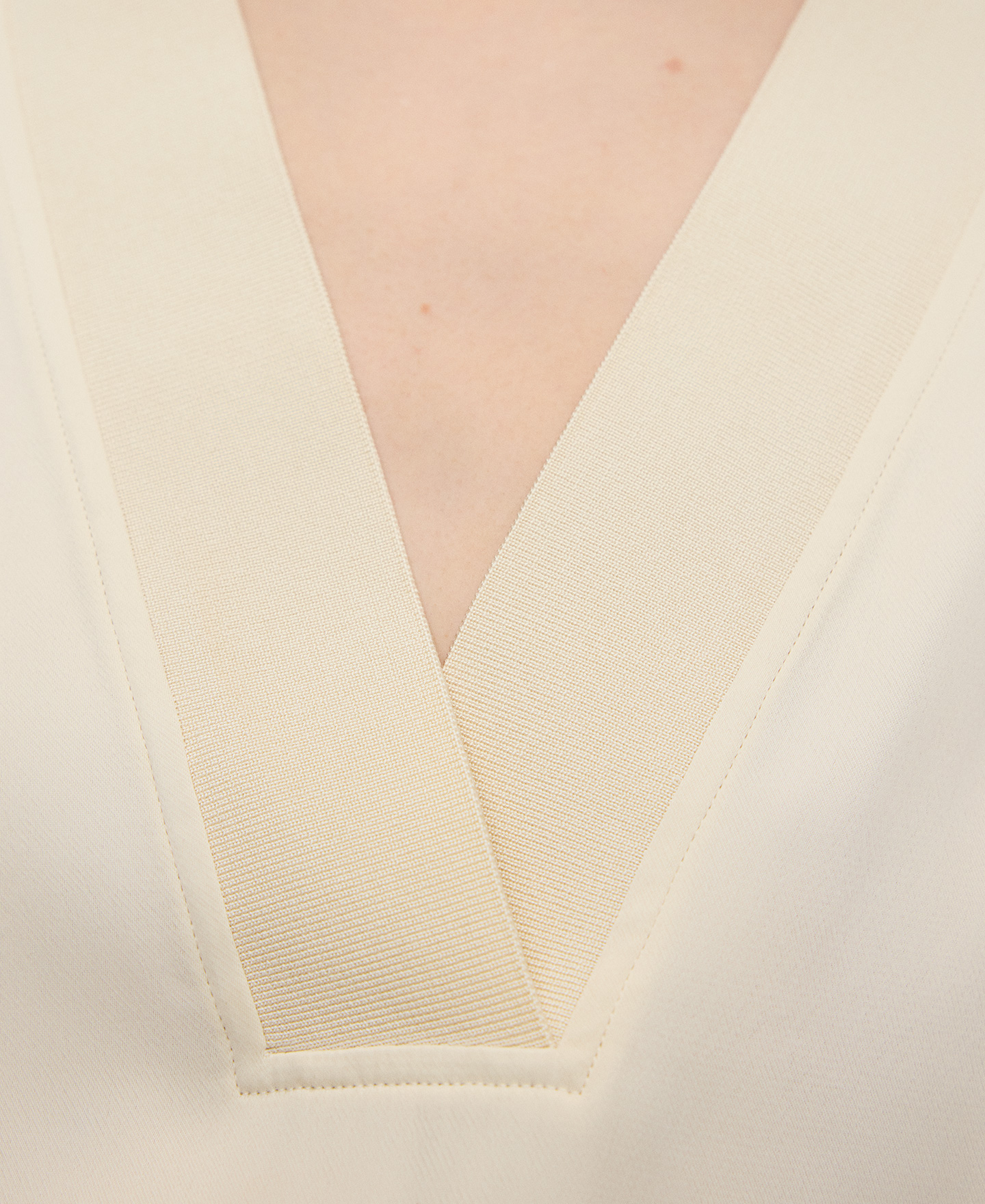 Double-fabric V-neck T-shirt image number 3