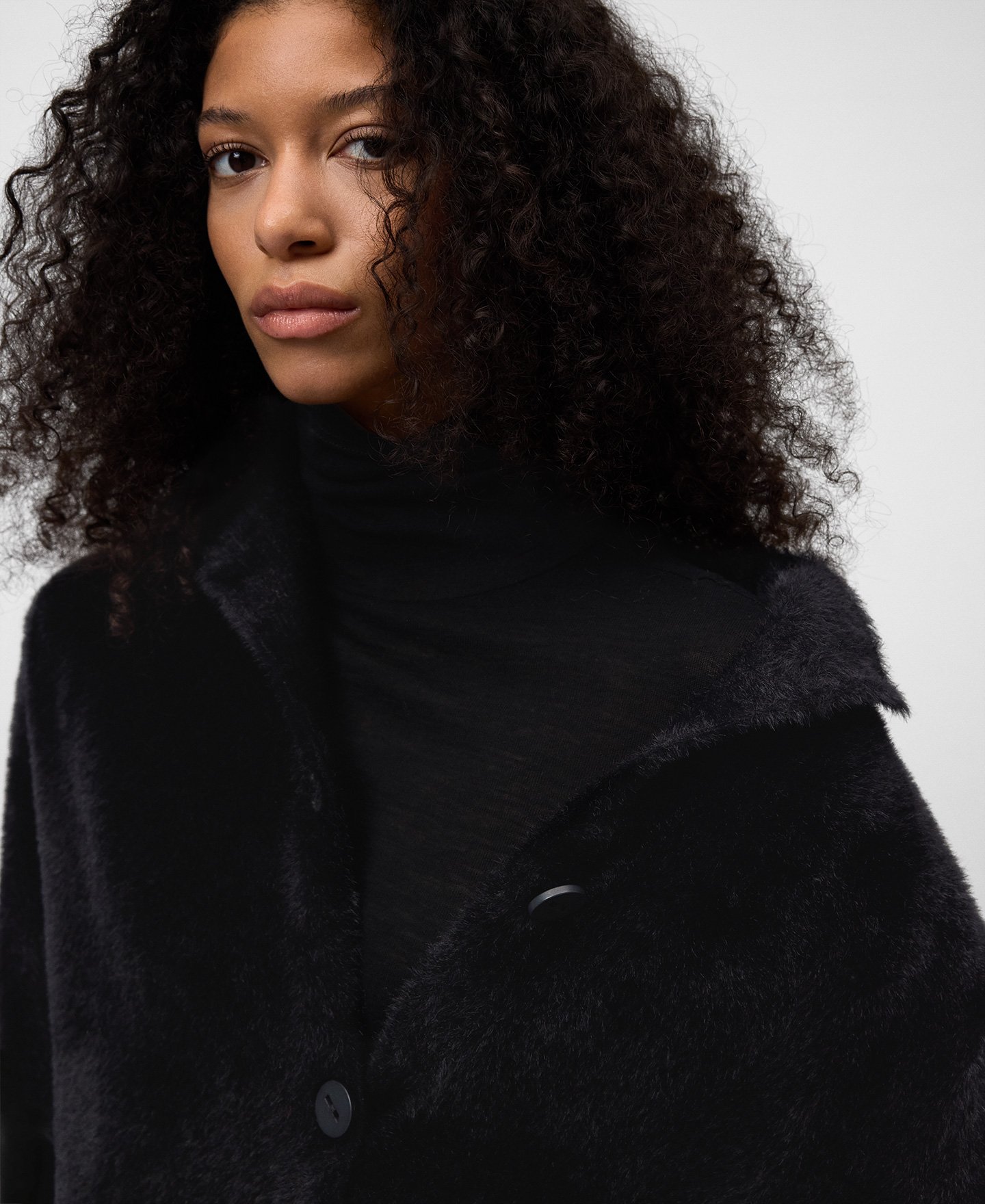 Fuzzy knit jacket woman image number 3