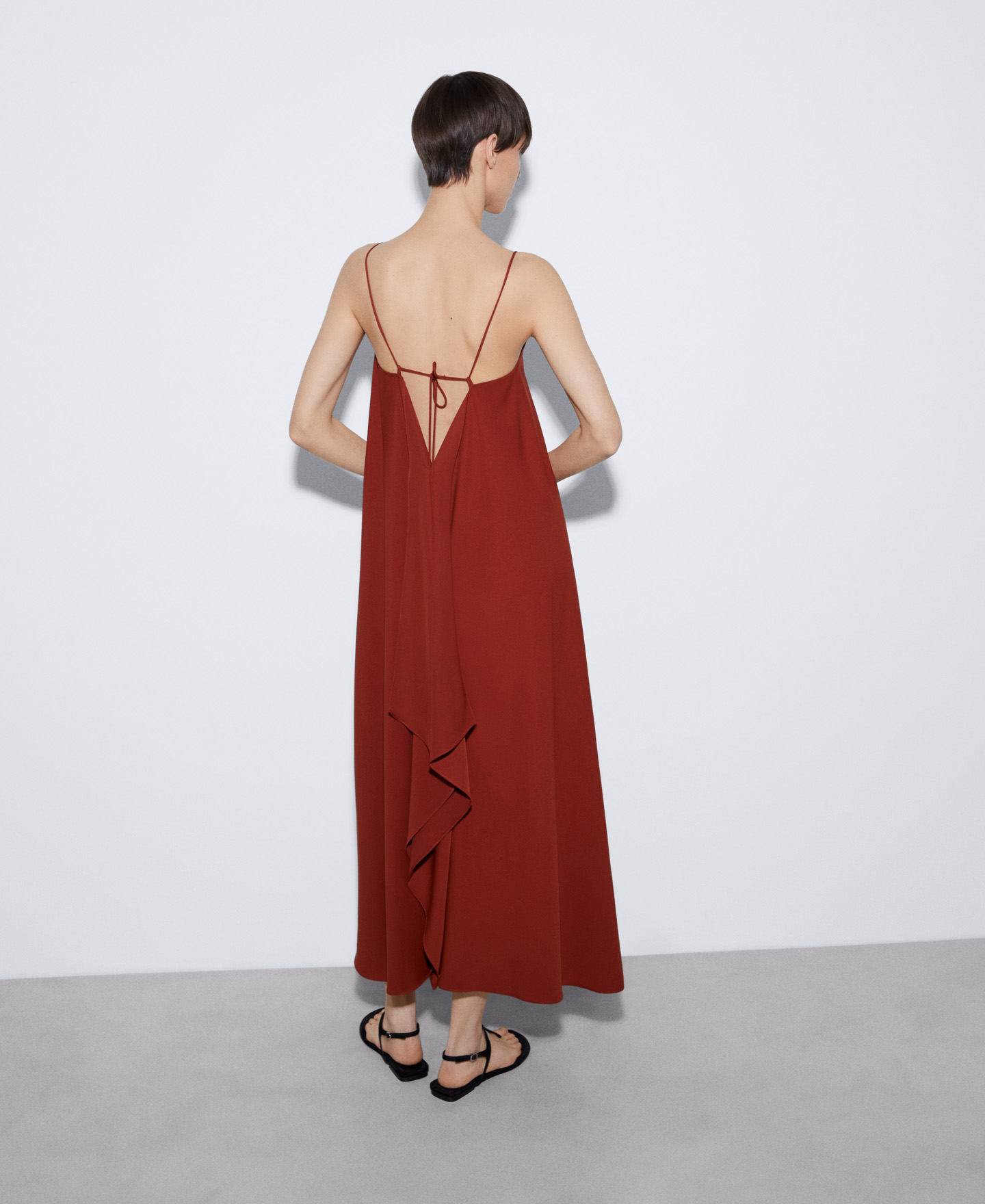 Long dress with flowing drape image number 2