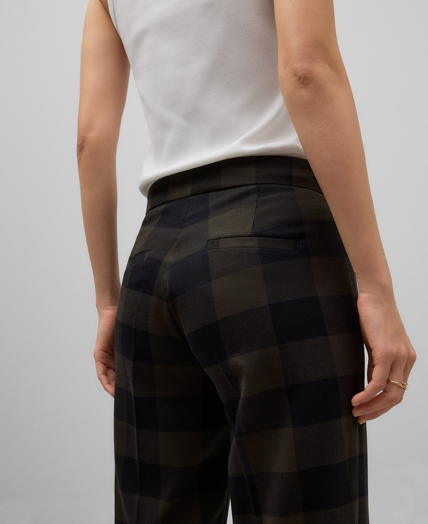 Checkered trousers woman image number 3