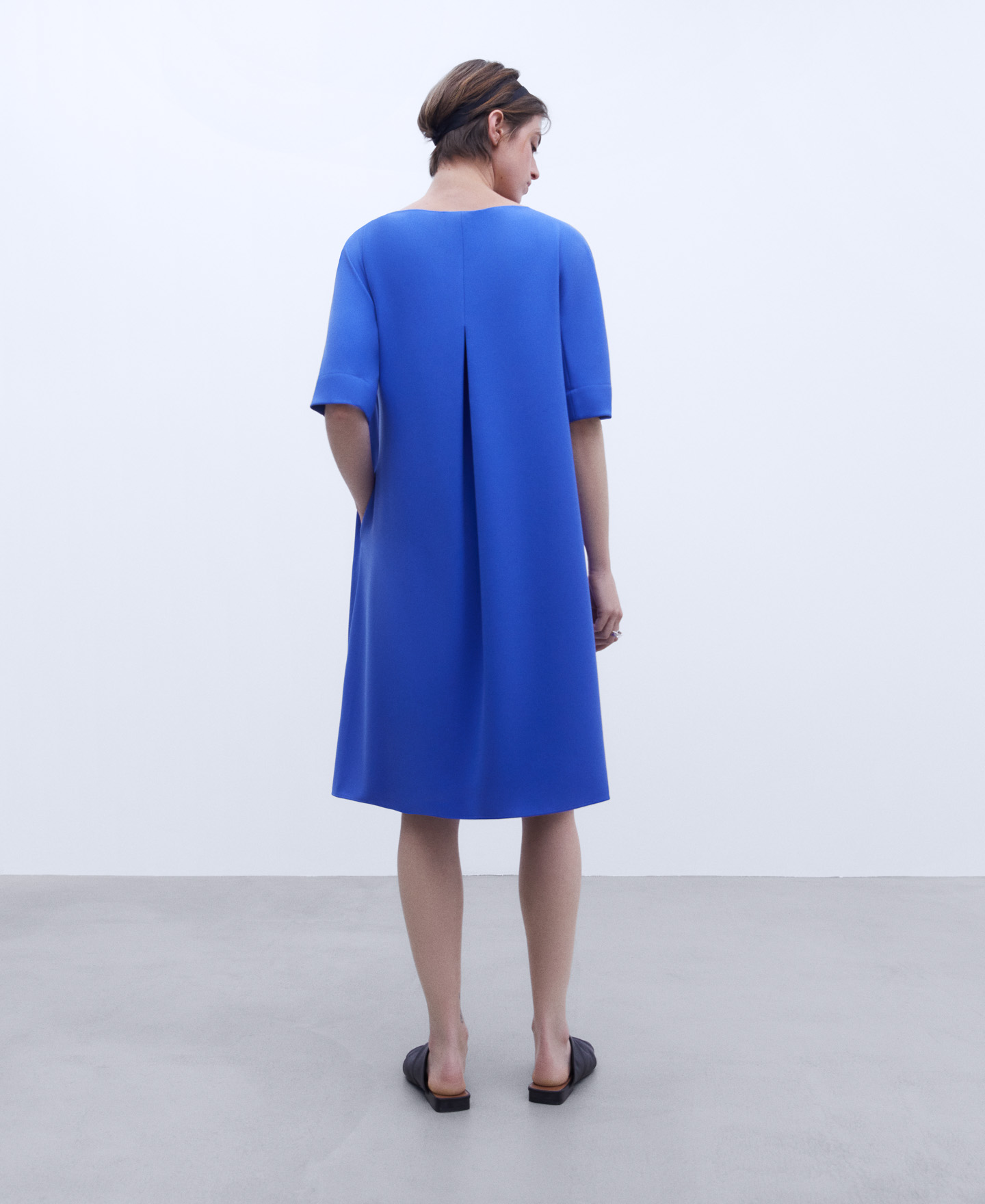 Vestido monocolor evasé image number 2