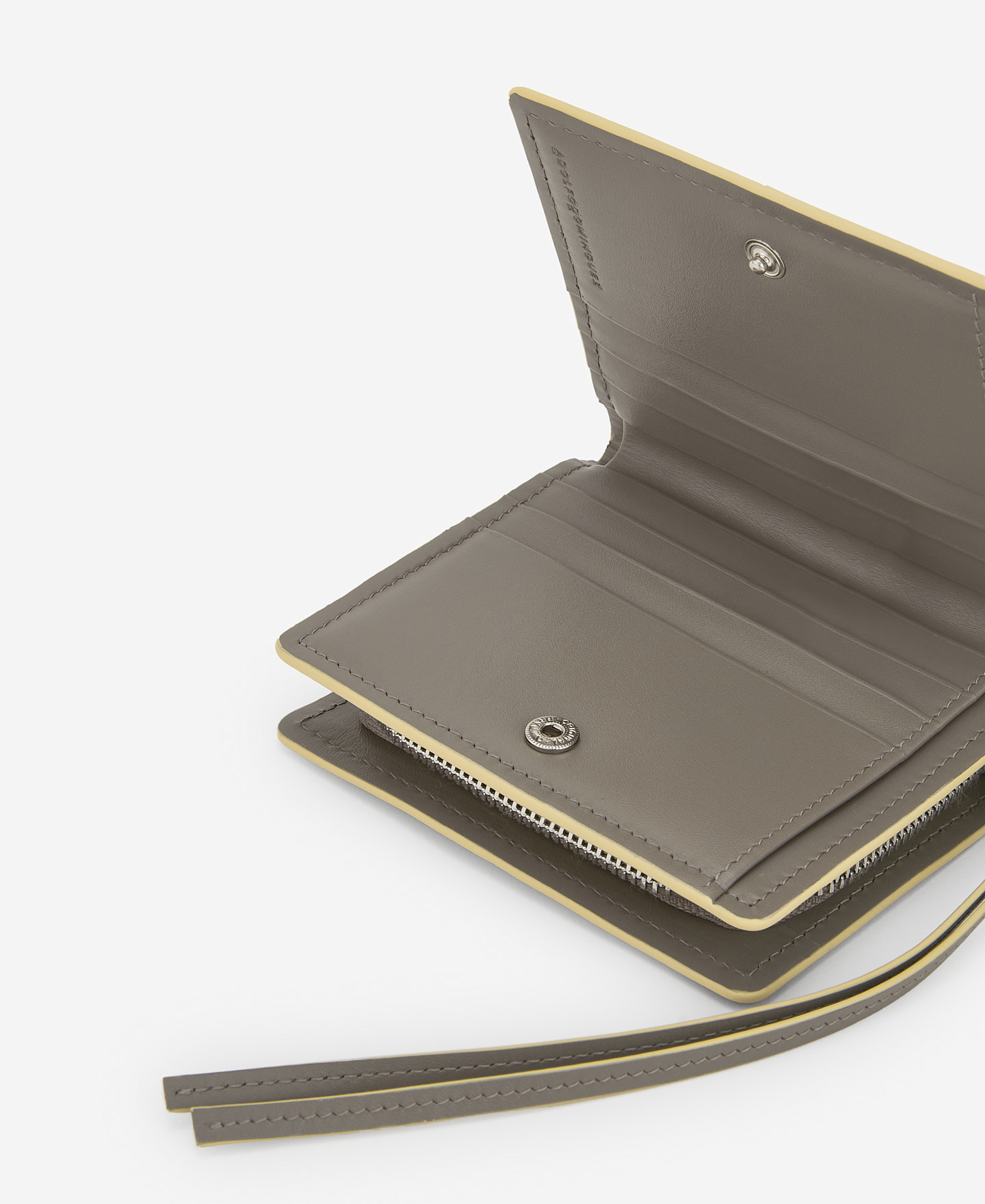Grey responsible leather wallet women image number 2