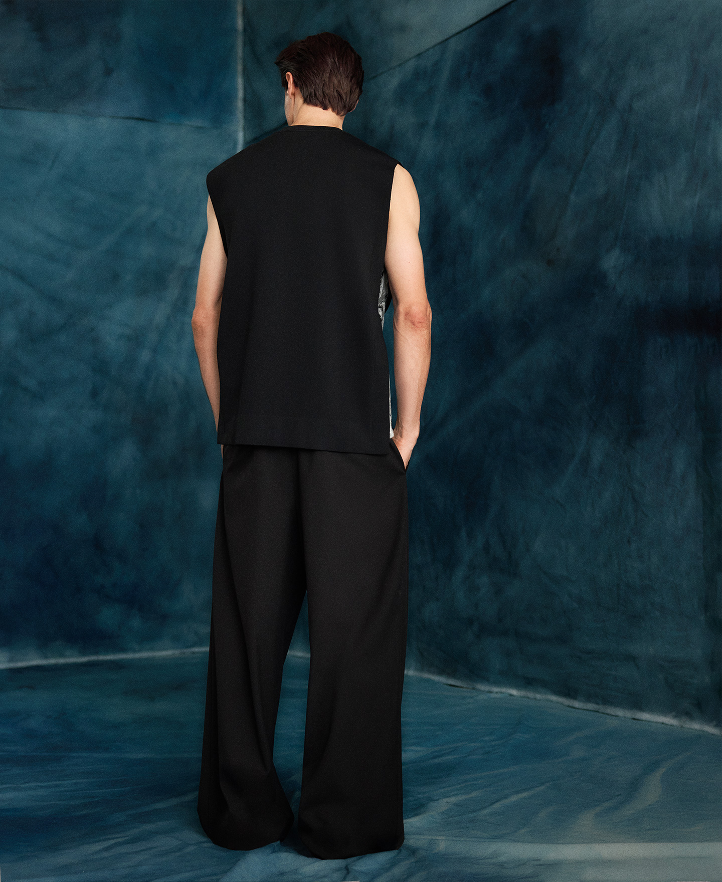 Chaleco punto piezas laterales hombre image number 2