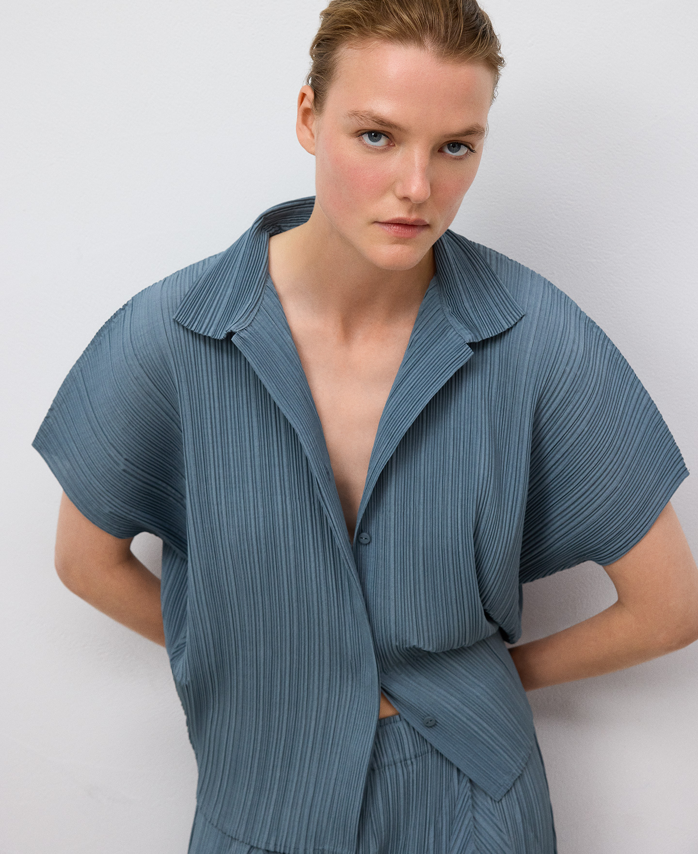 Camisa crinkle manga corta mujer image number 0