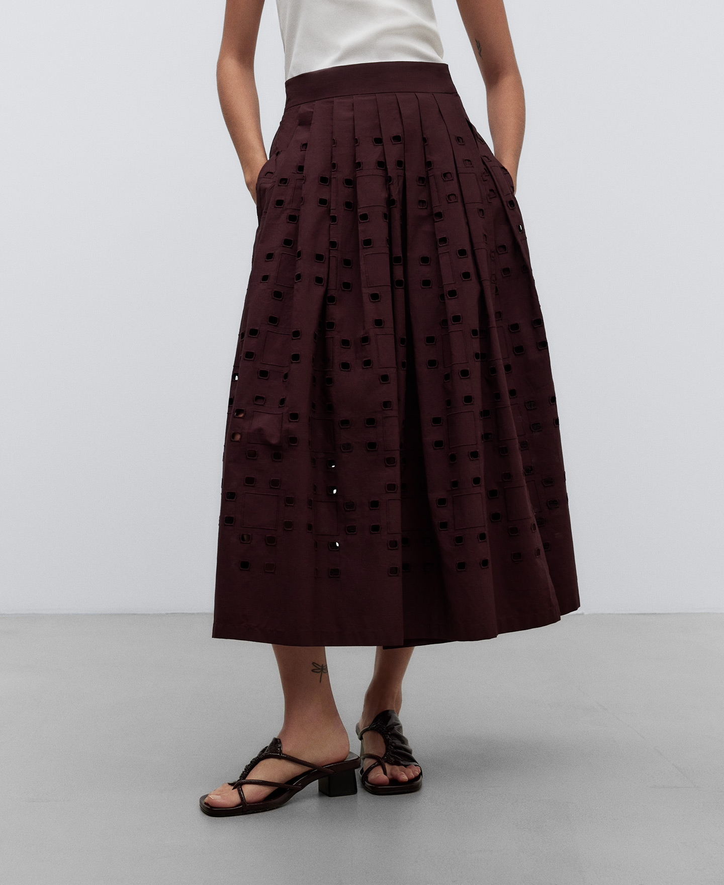 Brown pleated long skirt woman image number 0