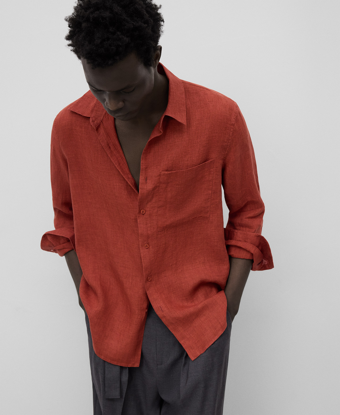 Camisa regular fit lino europeo hombre image number 0