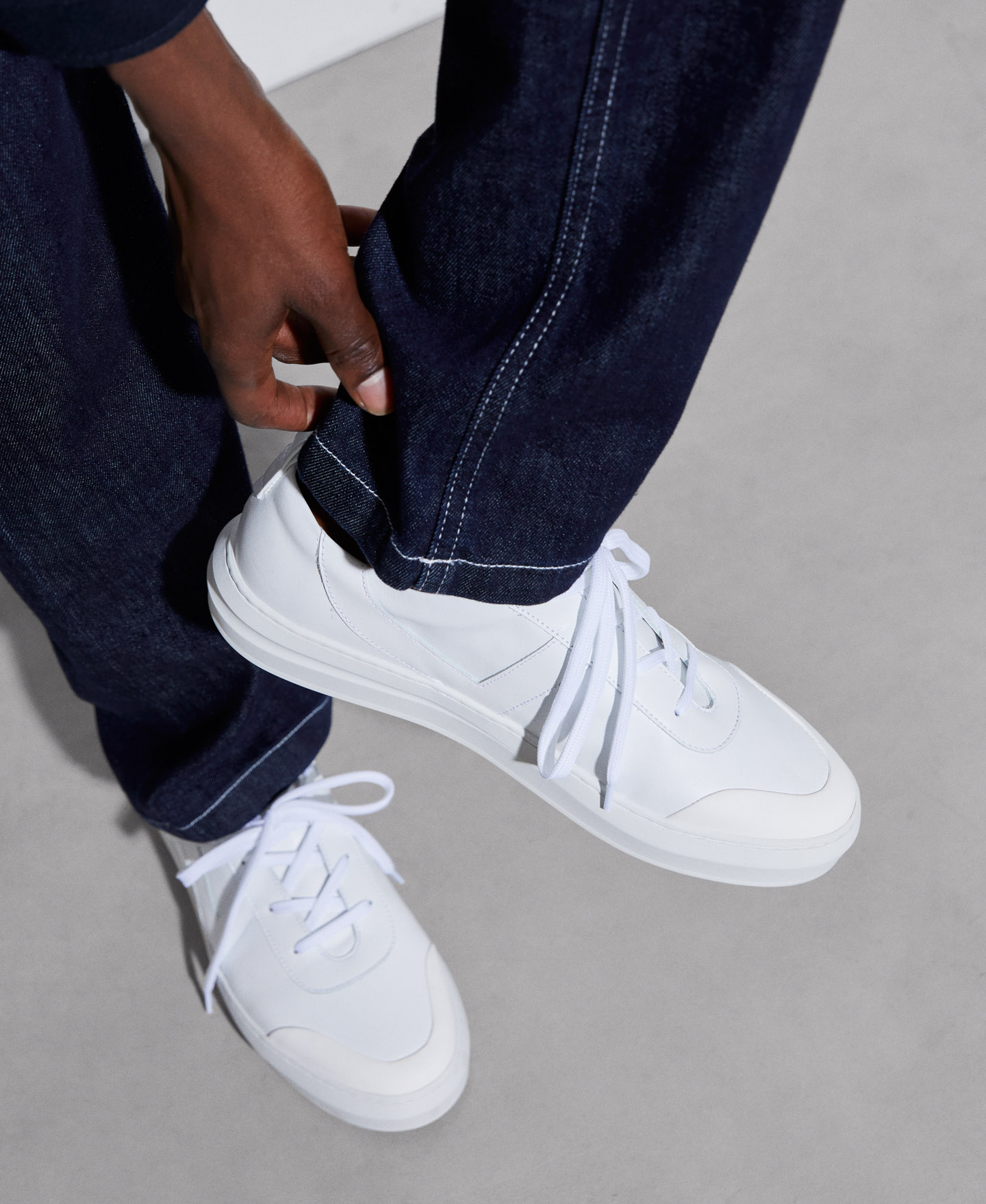 Logo leather sneaker image number 3