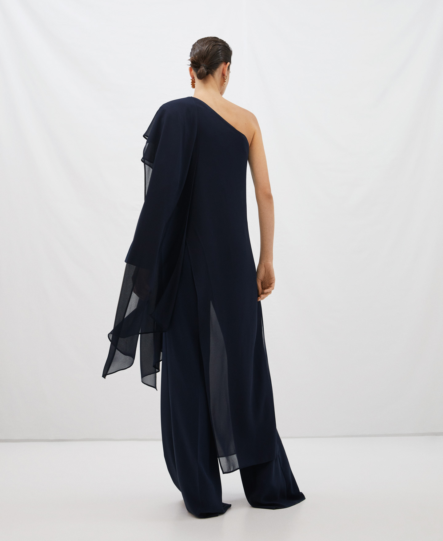 Asymmetrical neckline and fall jumpsuit image number 2