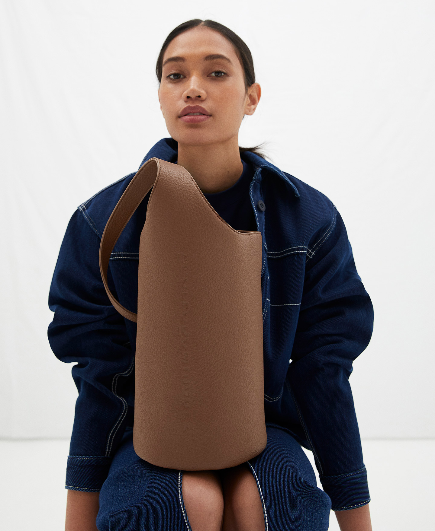 Recycled polyester bucket bag image number 3