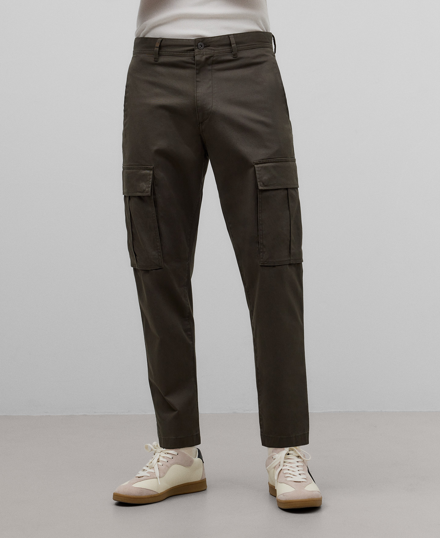 Green cotton cargo trousers man image number 0