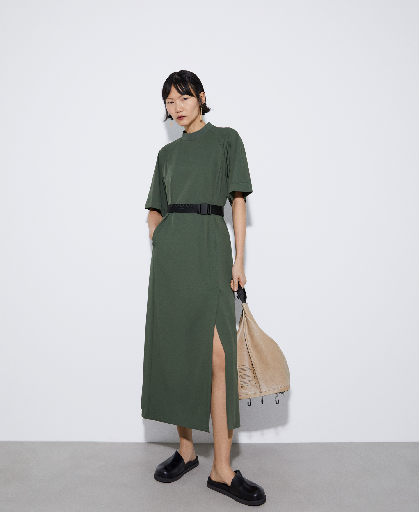 Vestido maxi en nailon reciclado image number 1