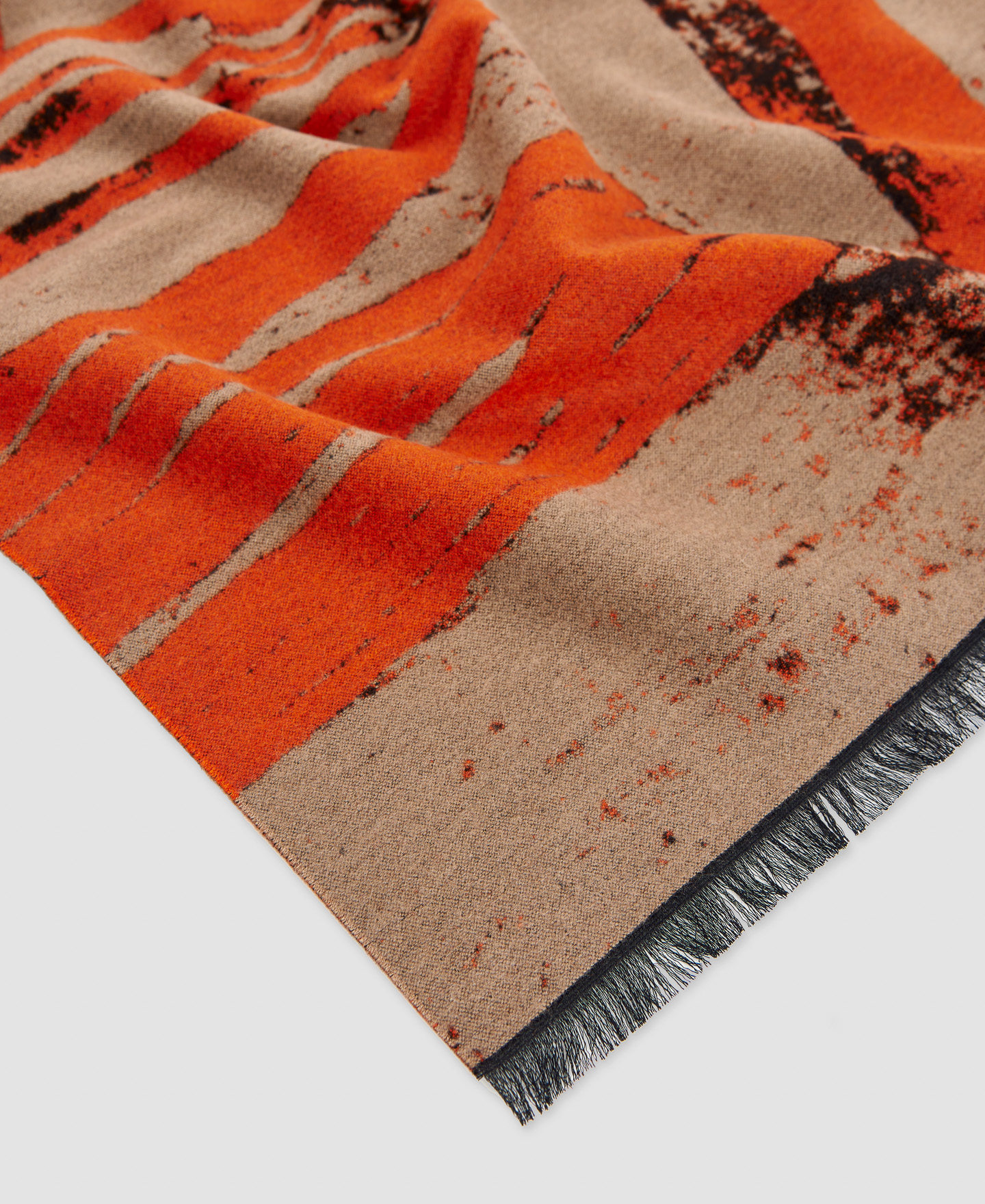 Jacquardized print scarf image number 2