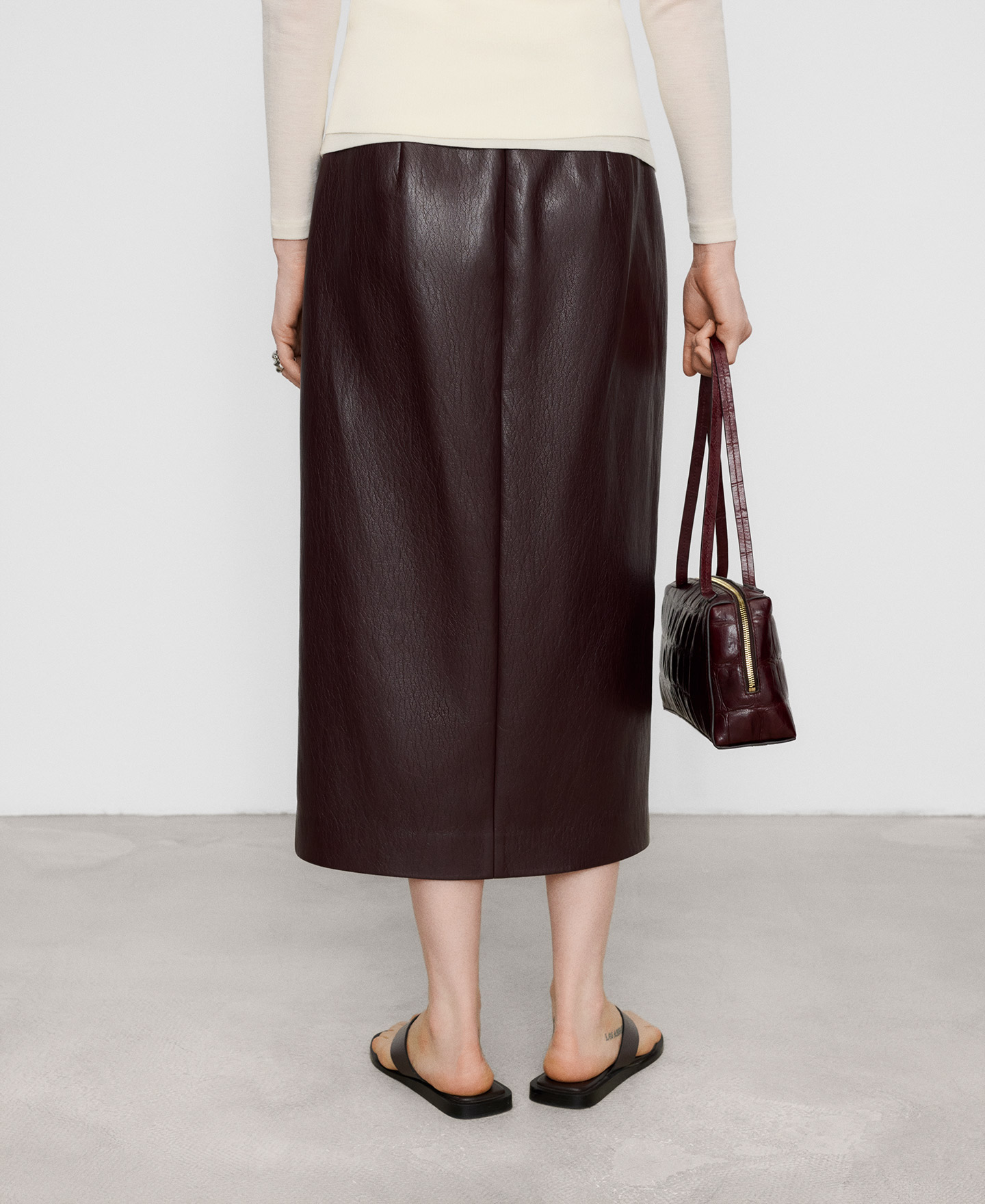Leather-Non-Leather pencil skirt image number 2