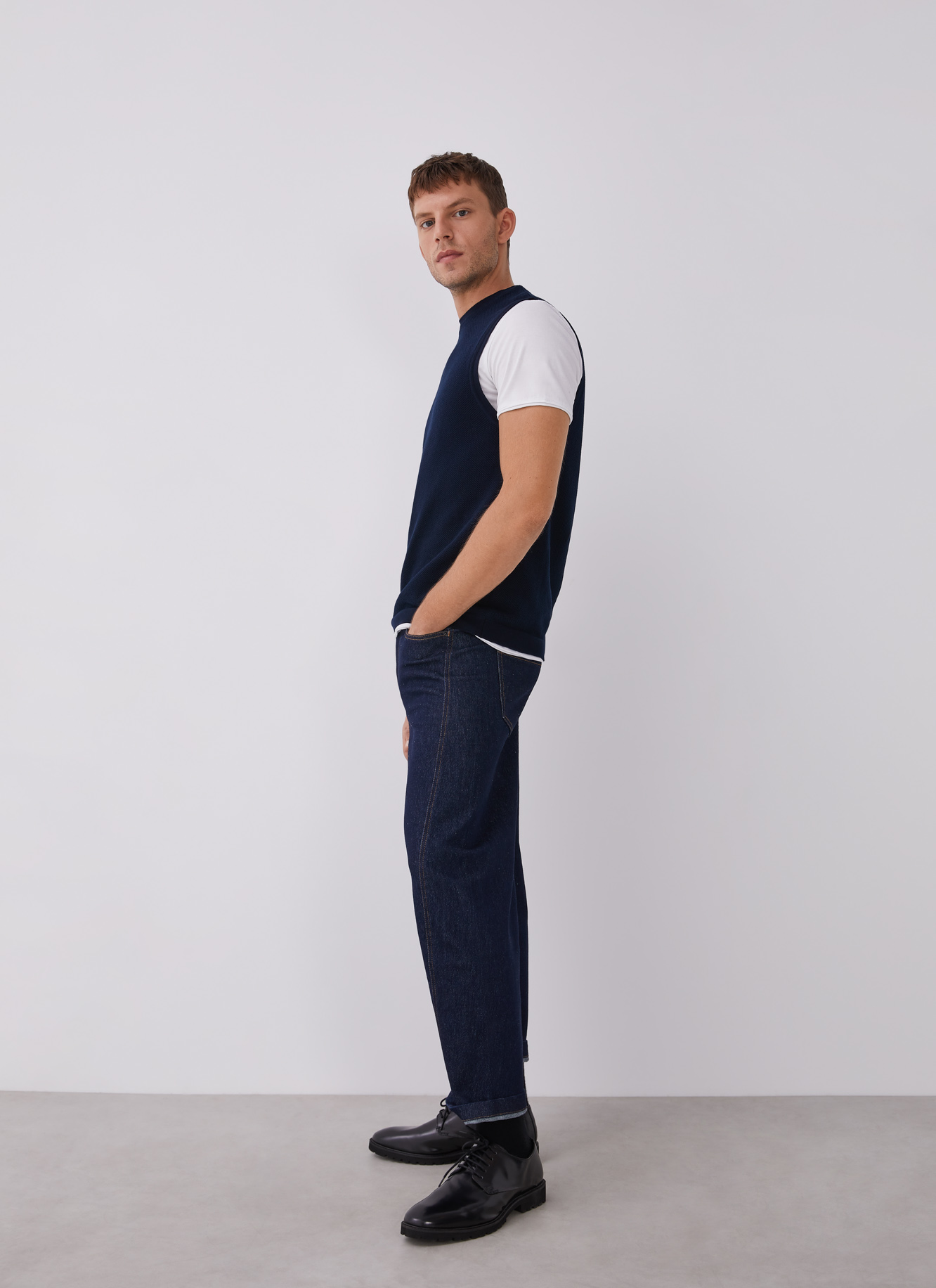 Textured cotton knitted waistcoat image number 3