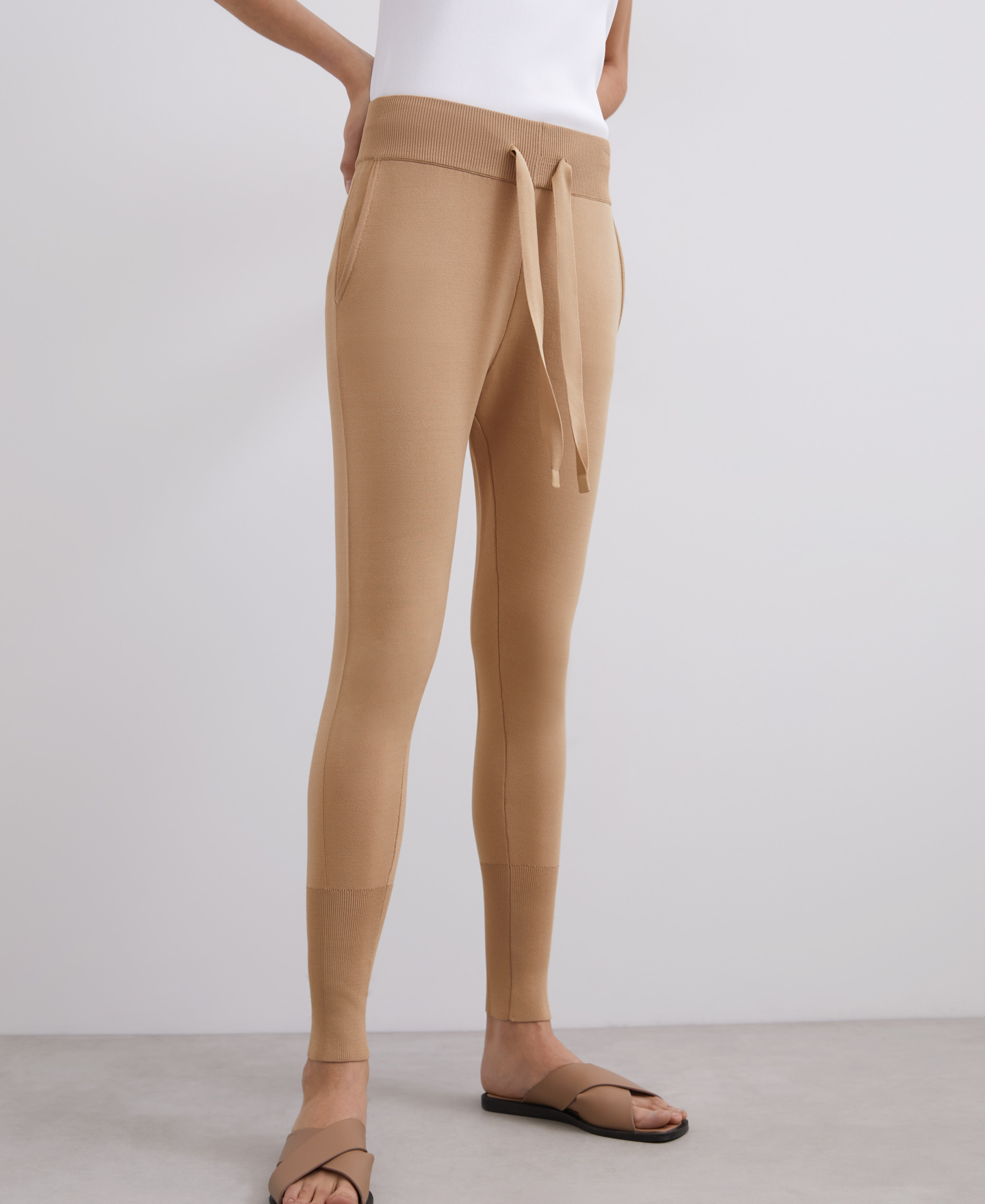 Jogging trousers in cerrojillo knitt image number 0