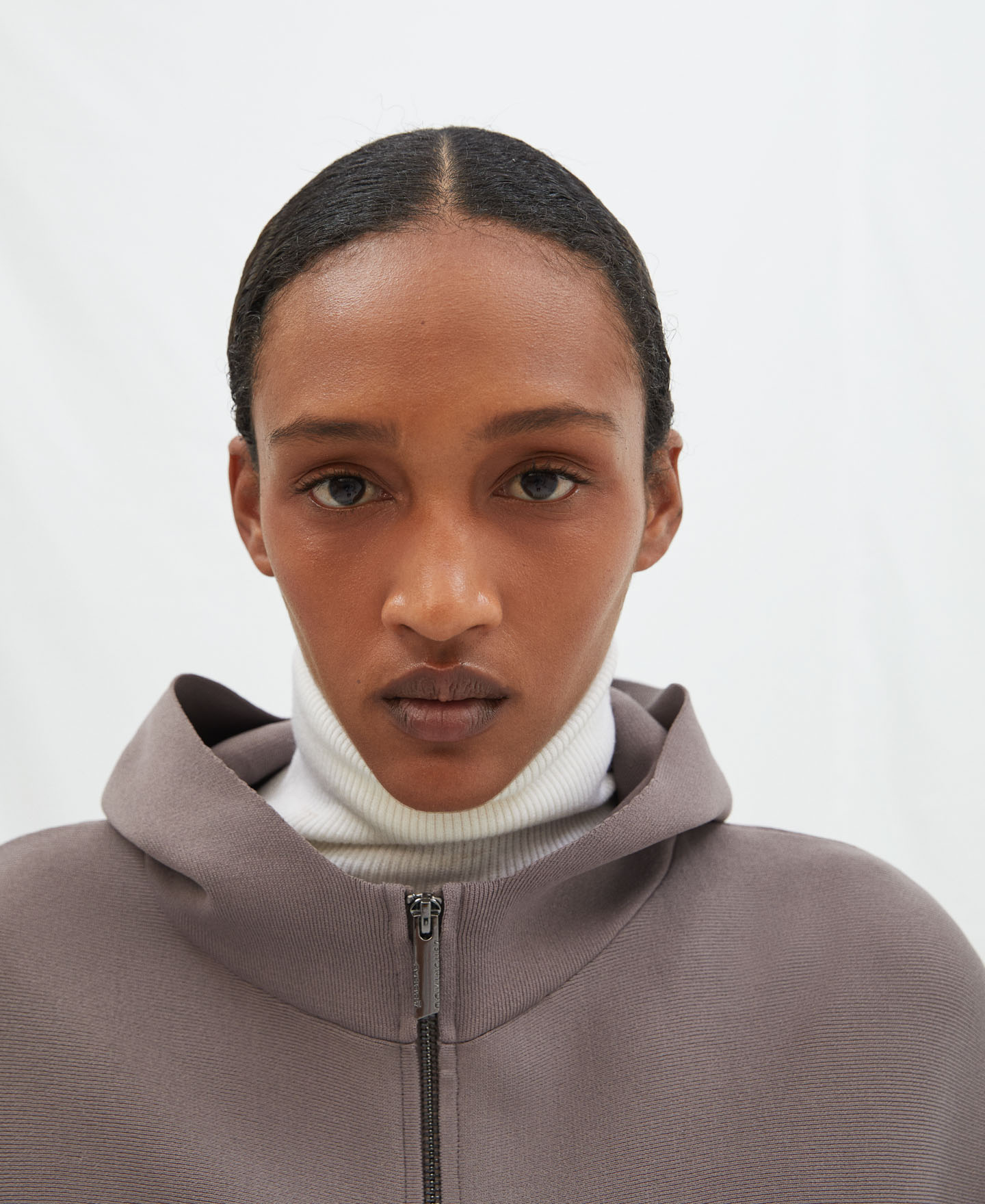 Viscose knitted hoodie image number 3