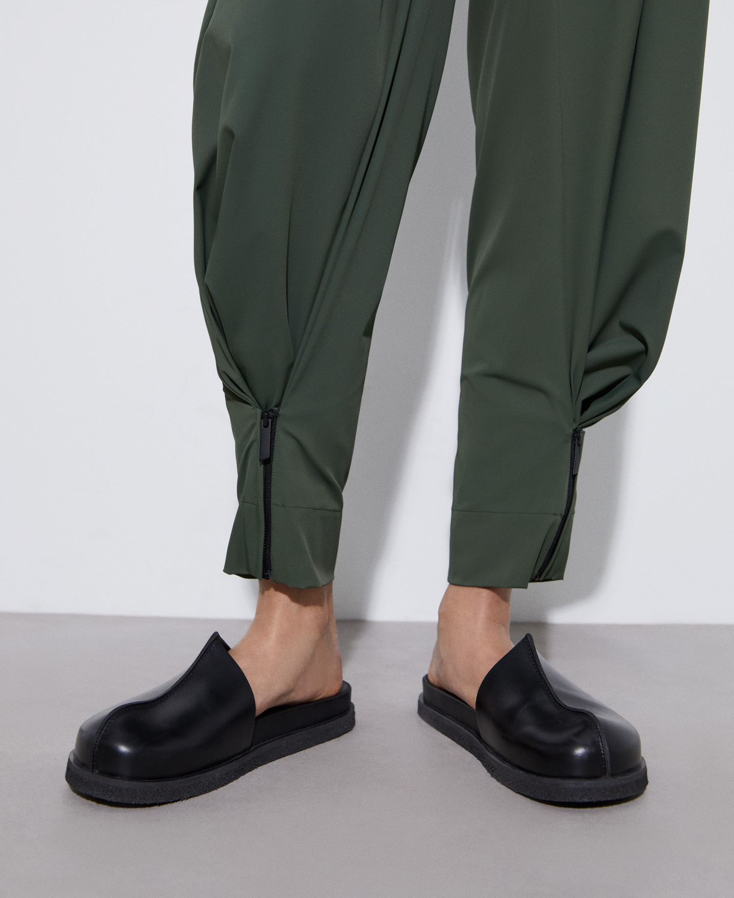 Recycled nylon sport trousers image number 5