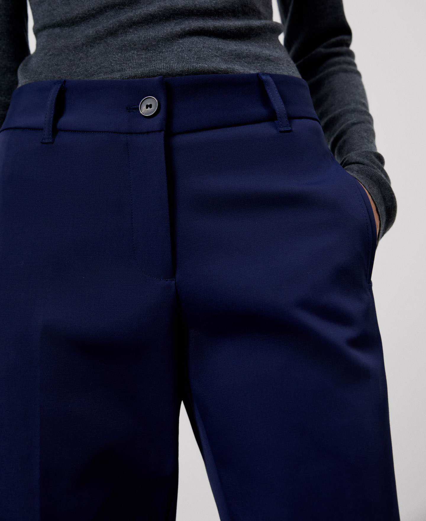 Pantalón de pinzas en algodón orgánico image number 3