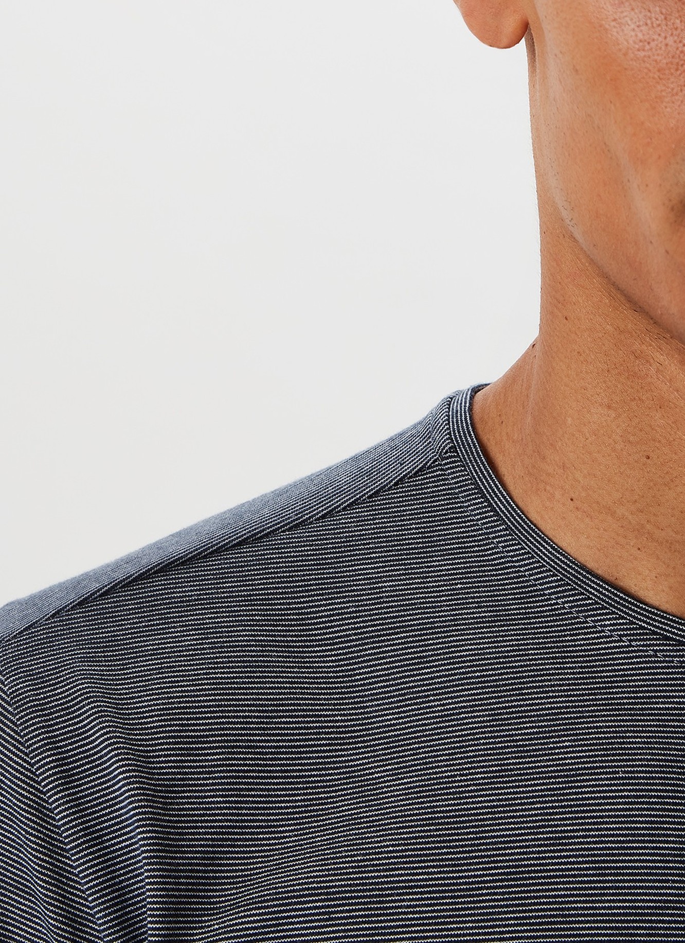 Crew neckline jacquard t-shirt image number 2