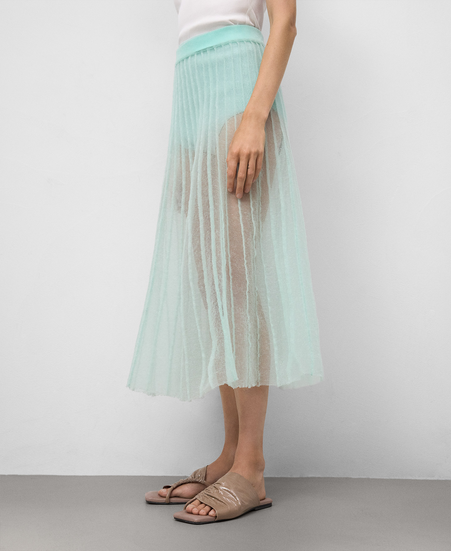 Sheer pleated skirt woman image number 3